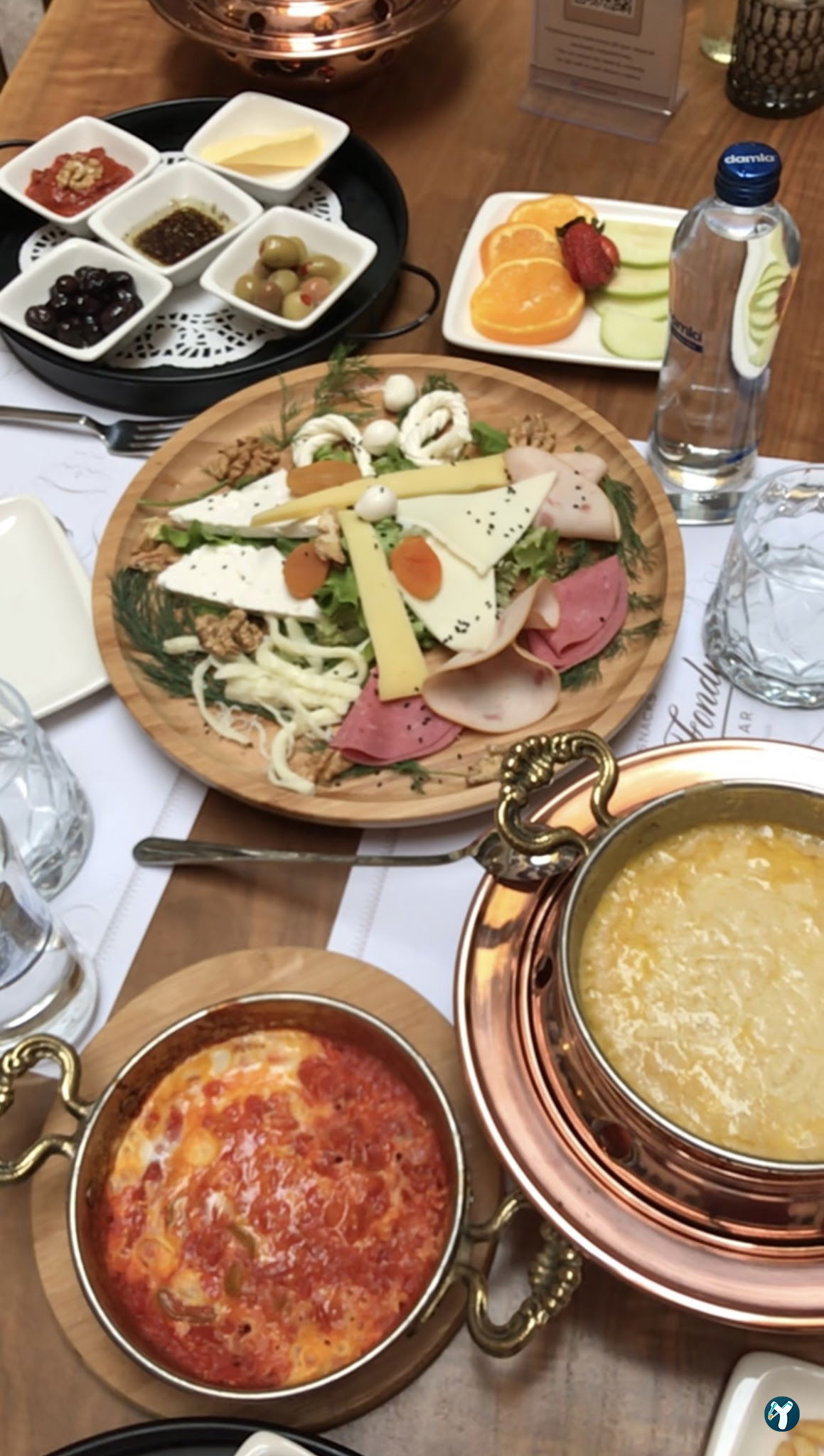 La Fondue Restaurant Cafe