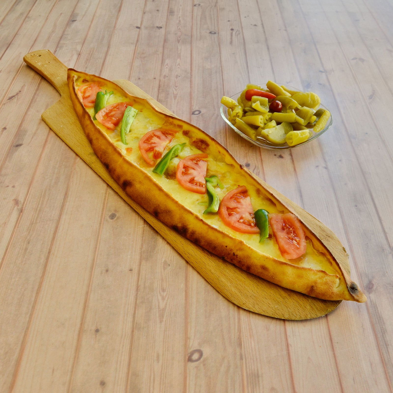 Kaşarlı Sebzeli Pide