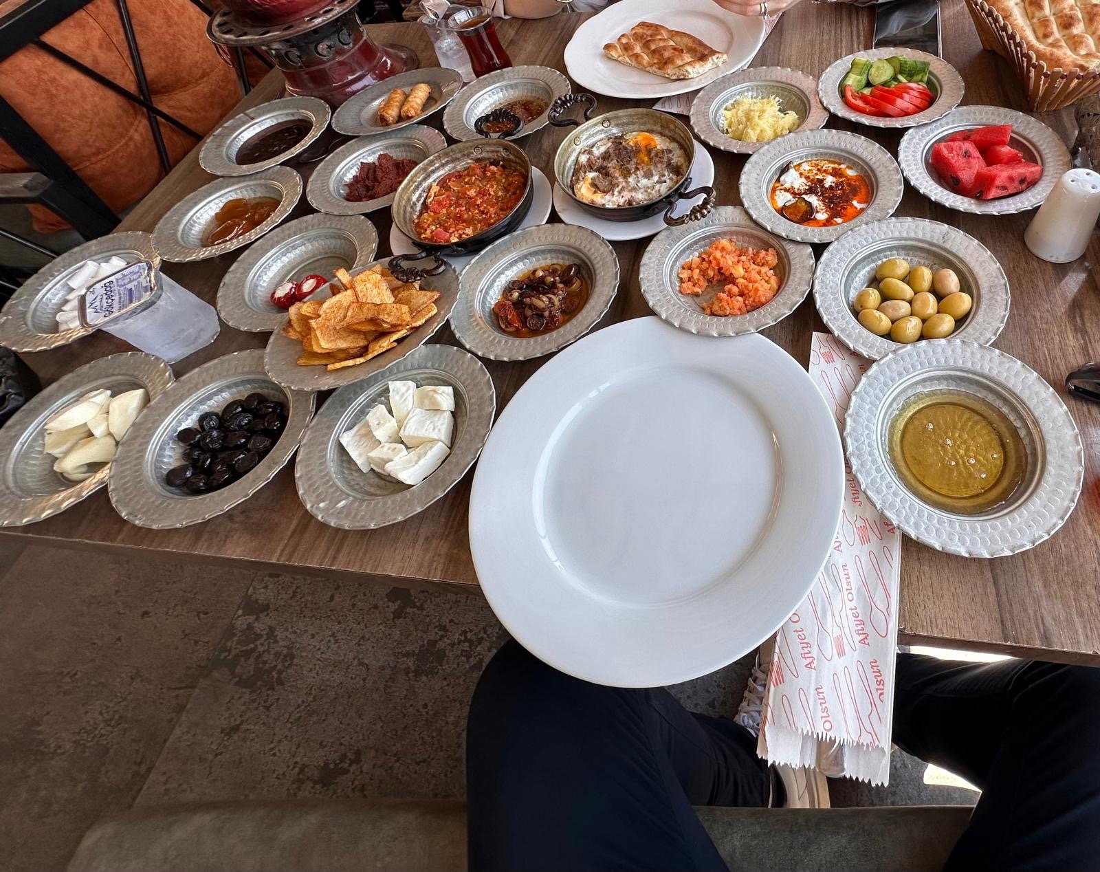 Mardi̇N Keyf-İ Teras Kahvalti Salonu