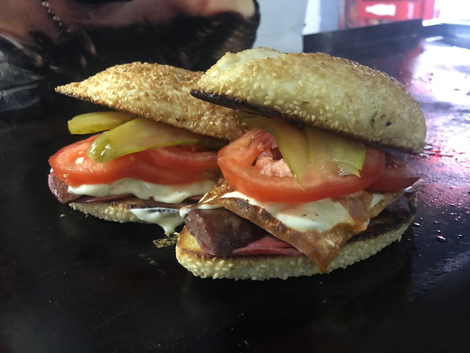 Ban Ban Kömürde Kumru Ve Sandi̇vi̇ç