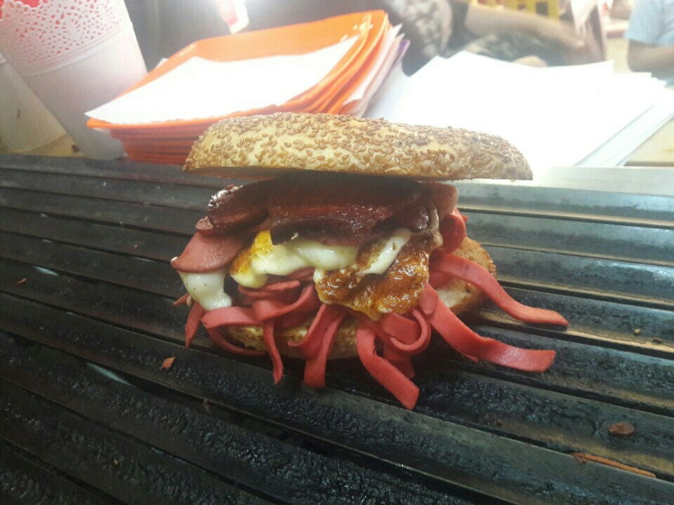 Ban Ban Kömürde Kumru Ve Sandi̇vi̇ç