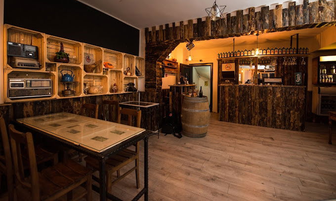 Blue & WhiteCafe & Bar