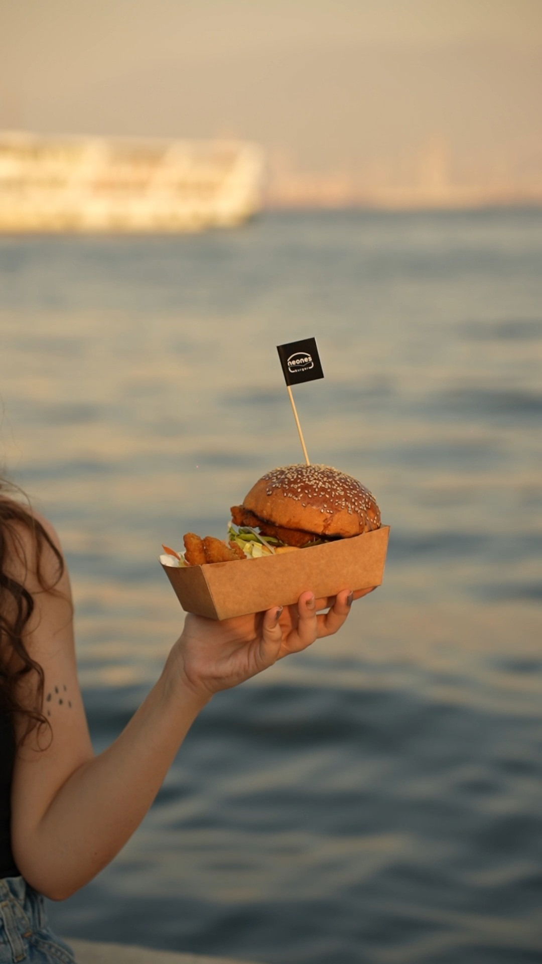 Neones Burger Karşıyaka