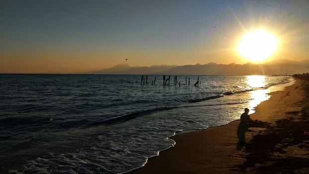 Red & White Beach resimleri