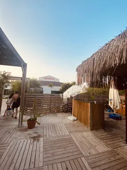 Red & White Beach resimleri