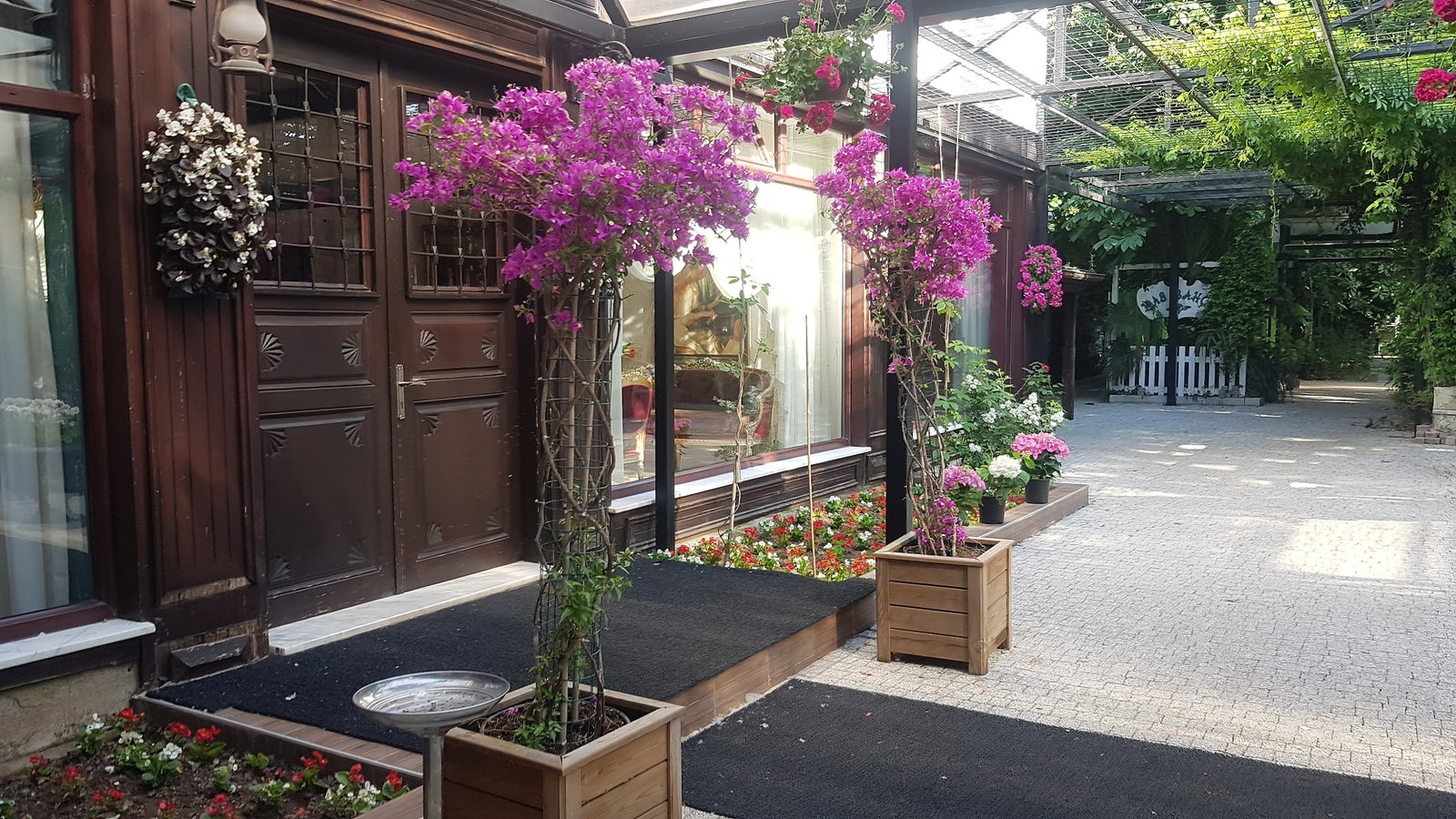 Beyaz Bahçe Restaurant