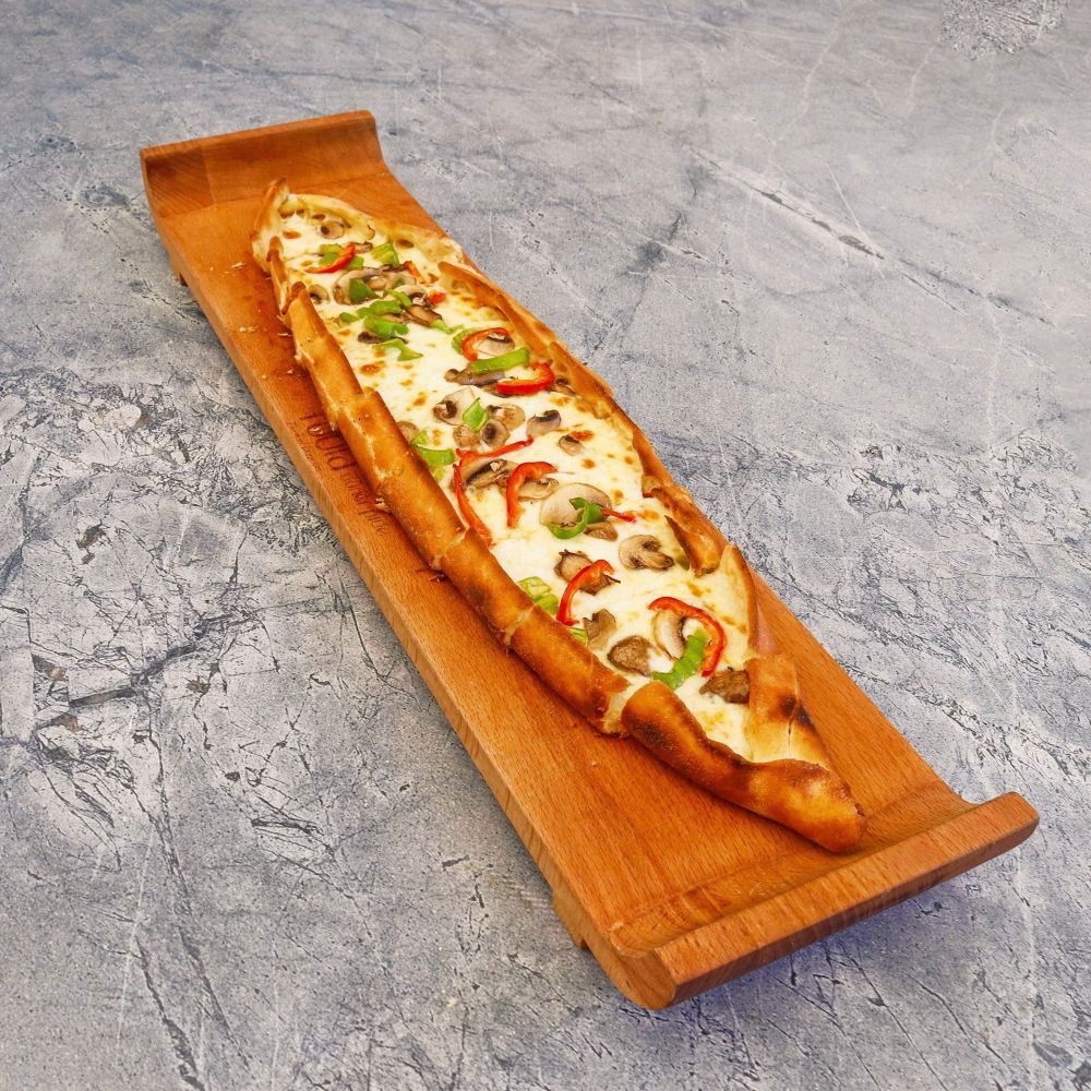 Kaşarlı Sucuklu Sebzeli Pide