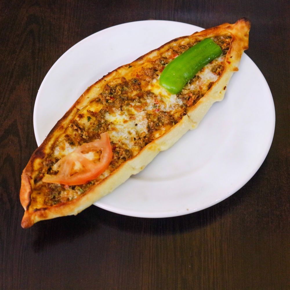 Kıymalı Kaşarlı Yumurtalı Pide