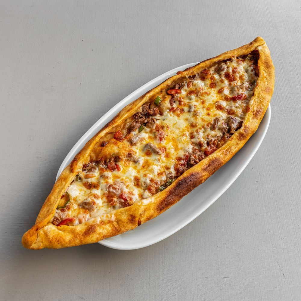 Kuşbaşılı Yumurtalı Kaşarlı Pide