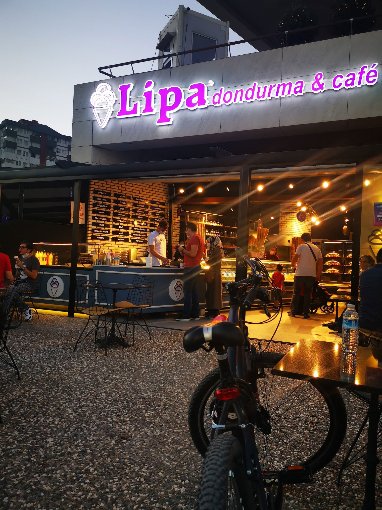 Lipa Dondurma Ve Cafe