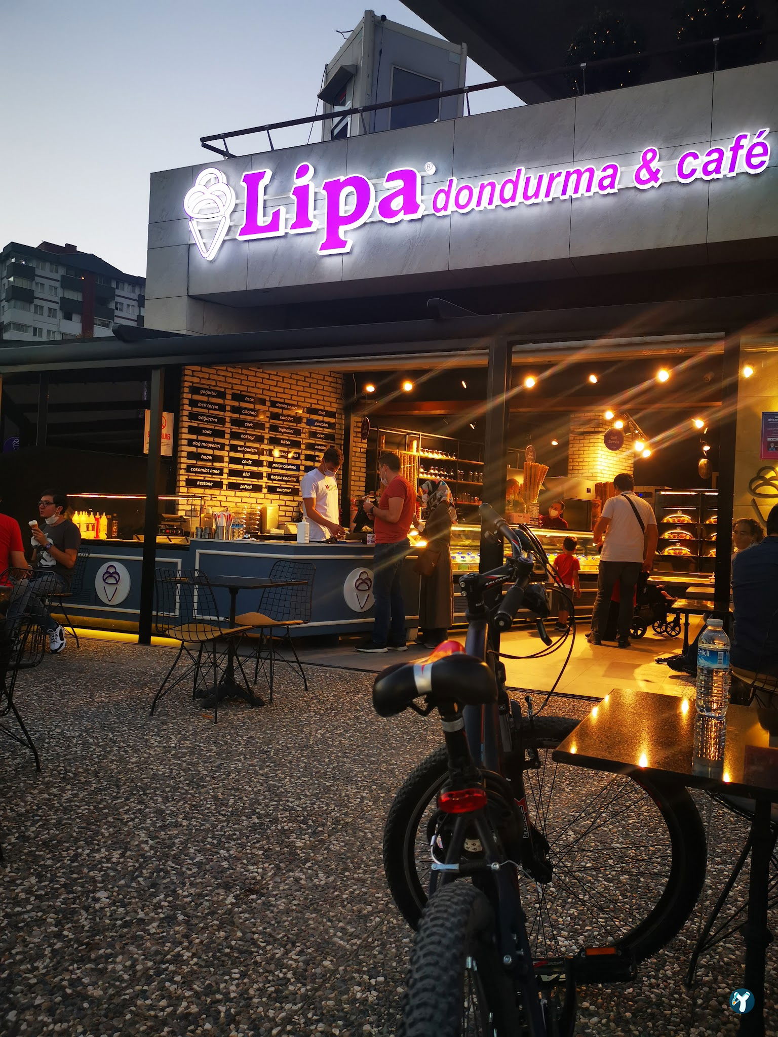 Lipa Dondurma Ve Cafe