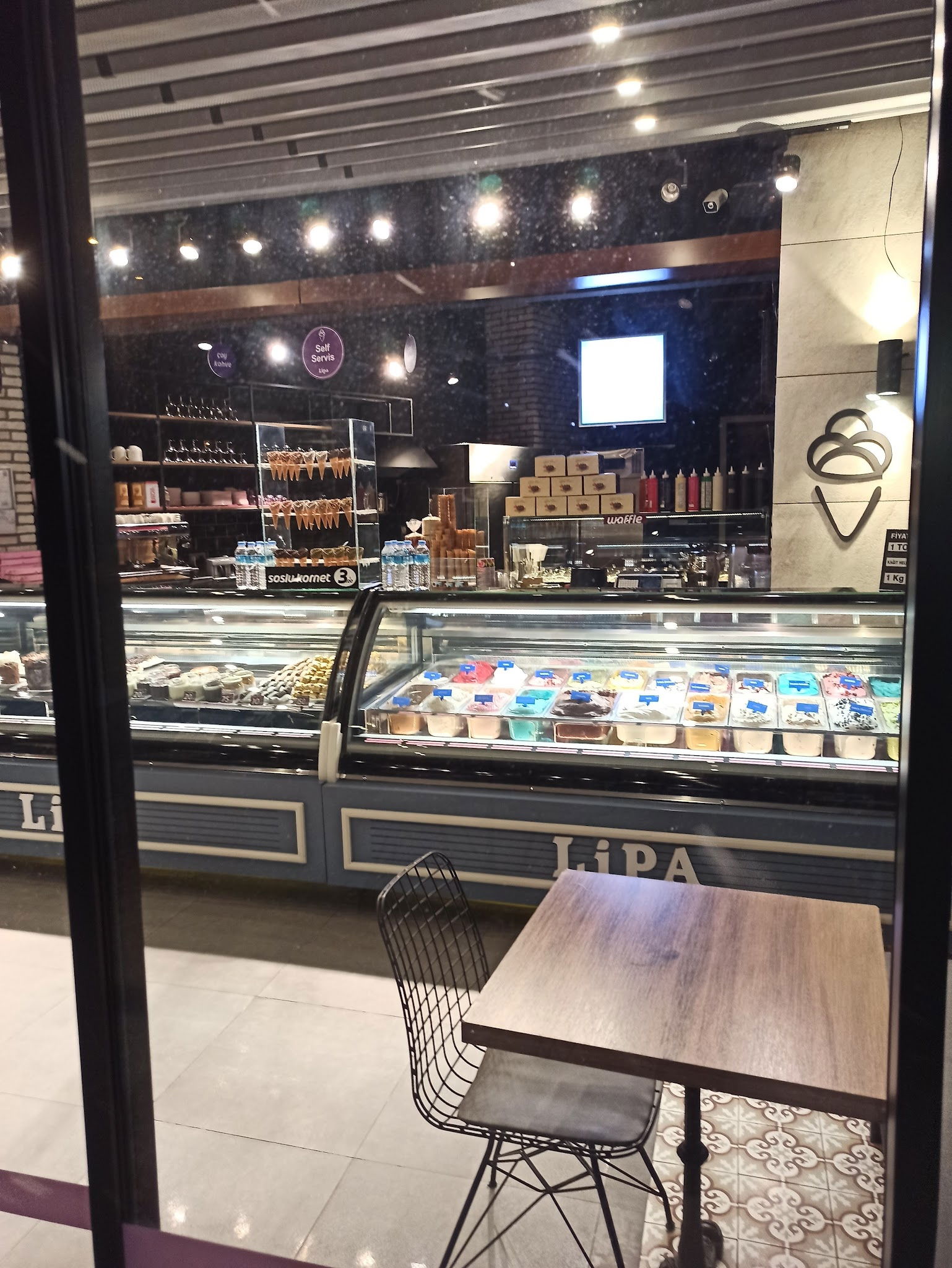 Lipa Dondurma Ve Cafe