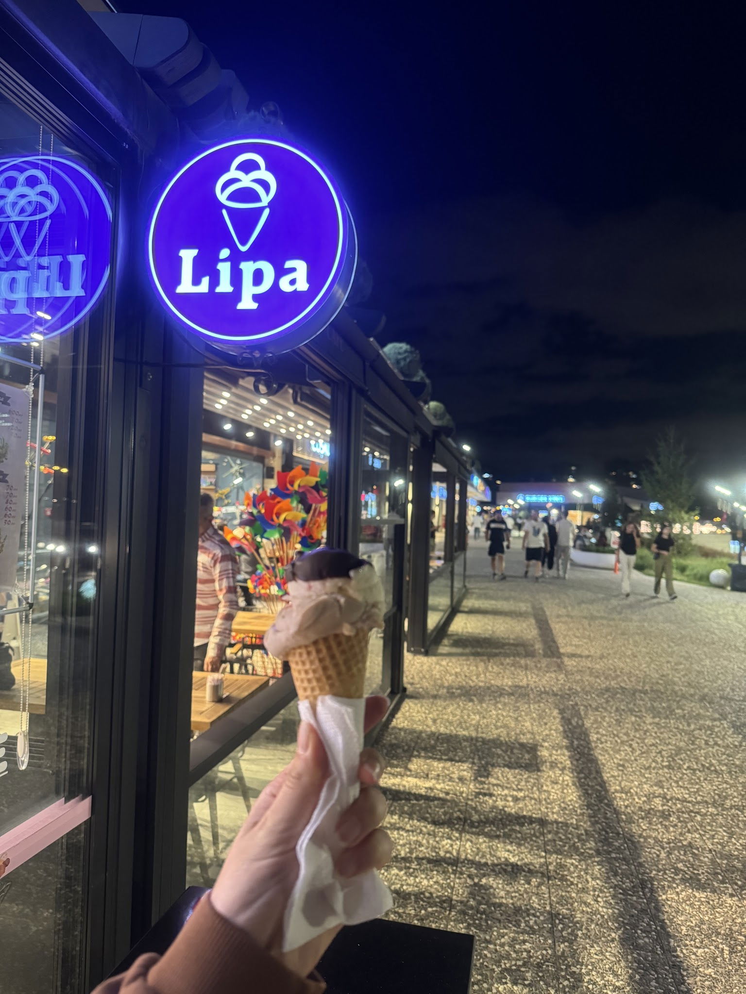 Lipa Dondurma Ve Cafe