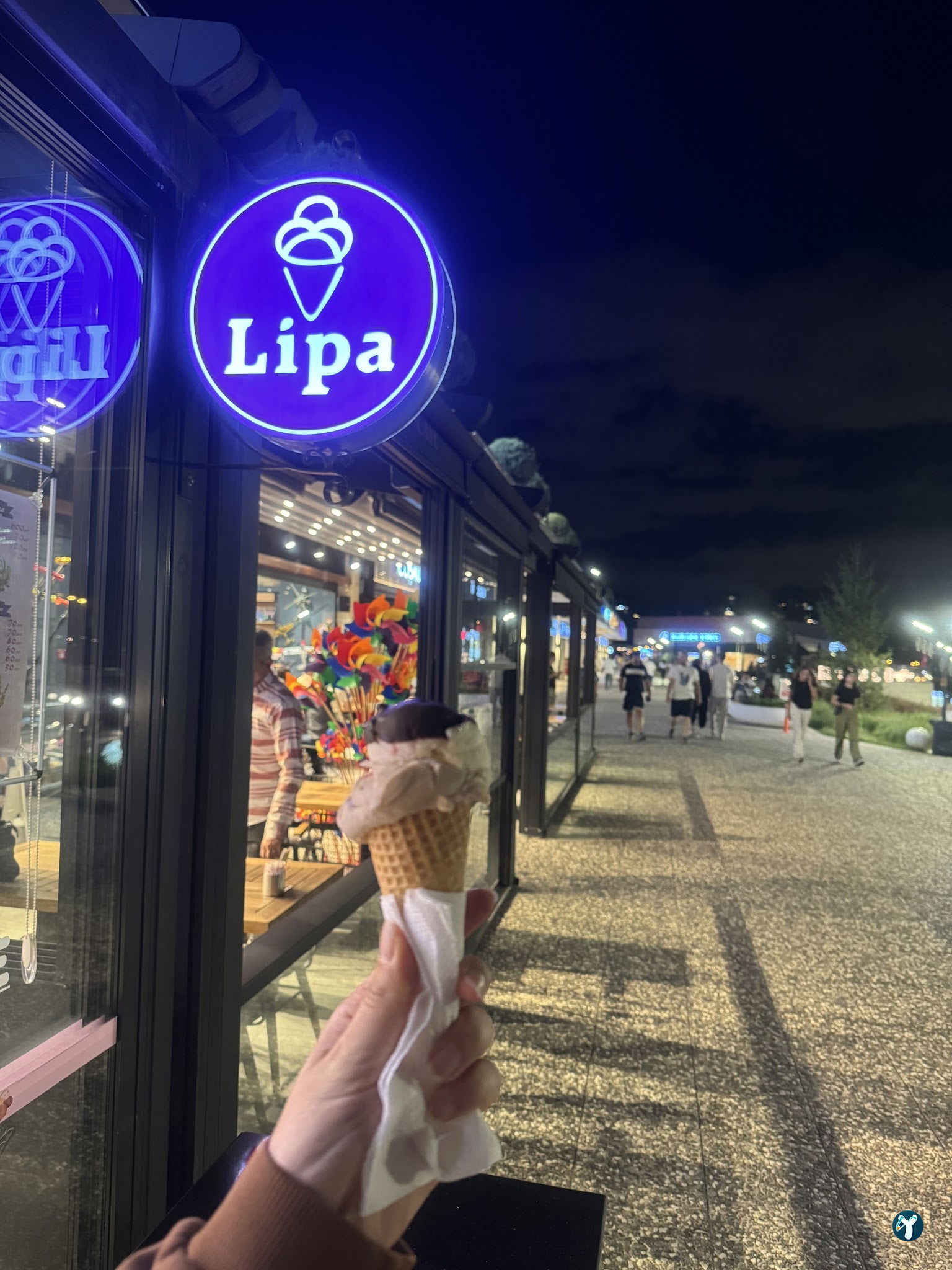 Lipa Dondurma Ve Cafe