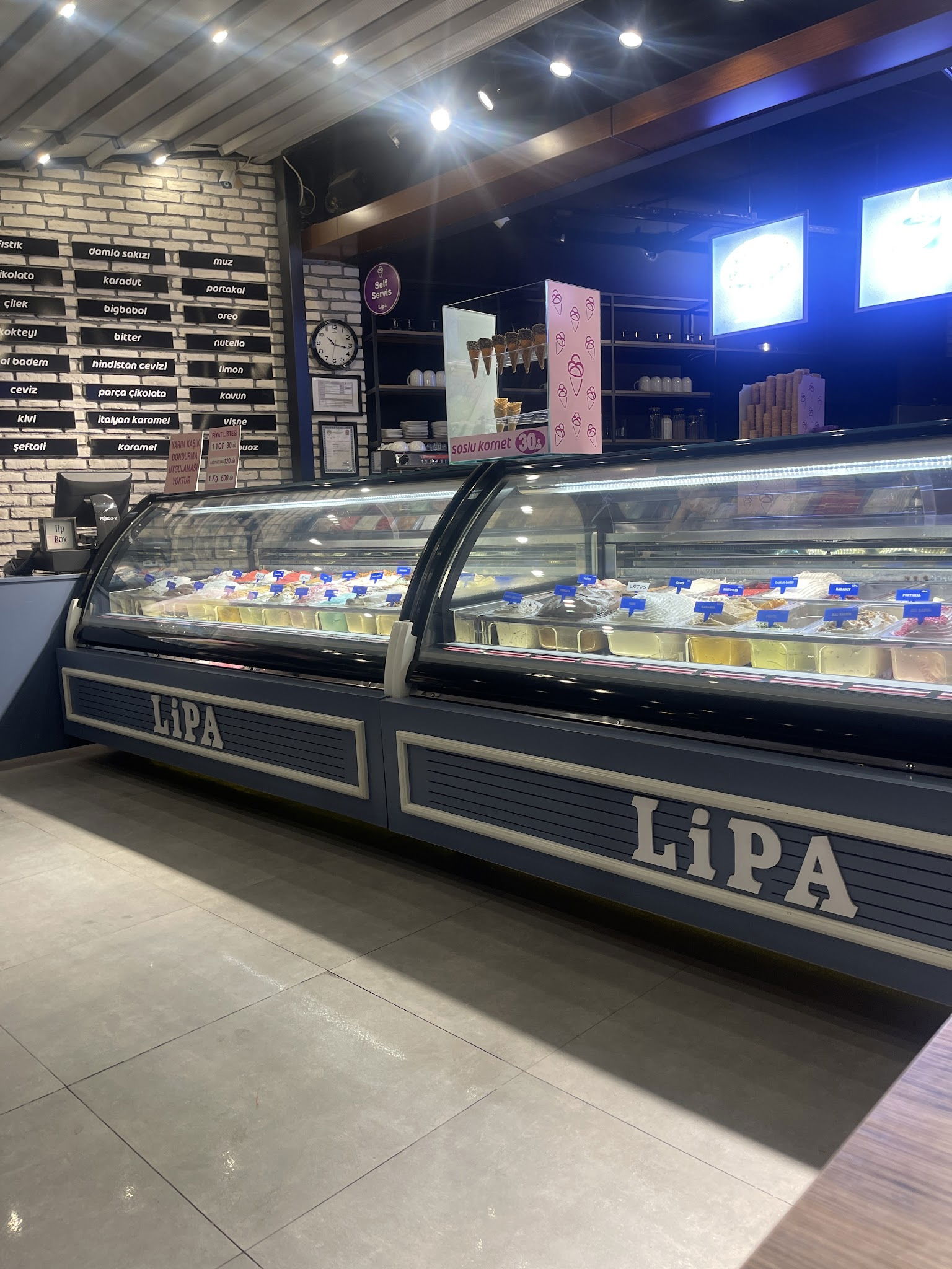 Lipa Dondurma Ve Cafe