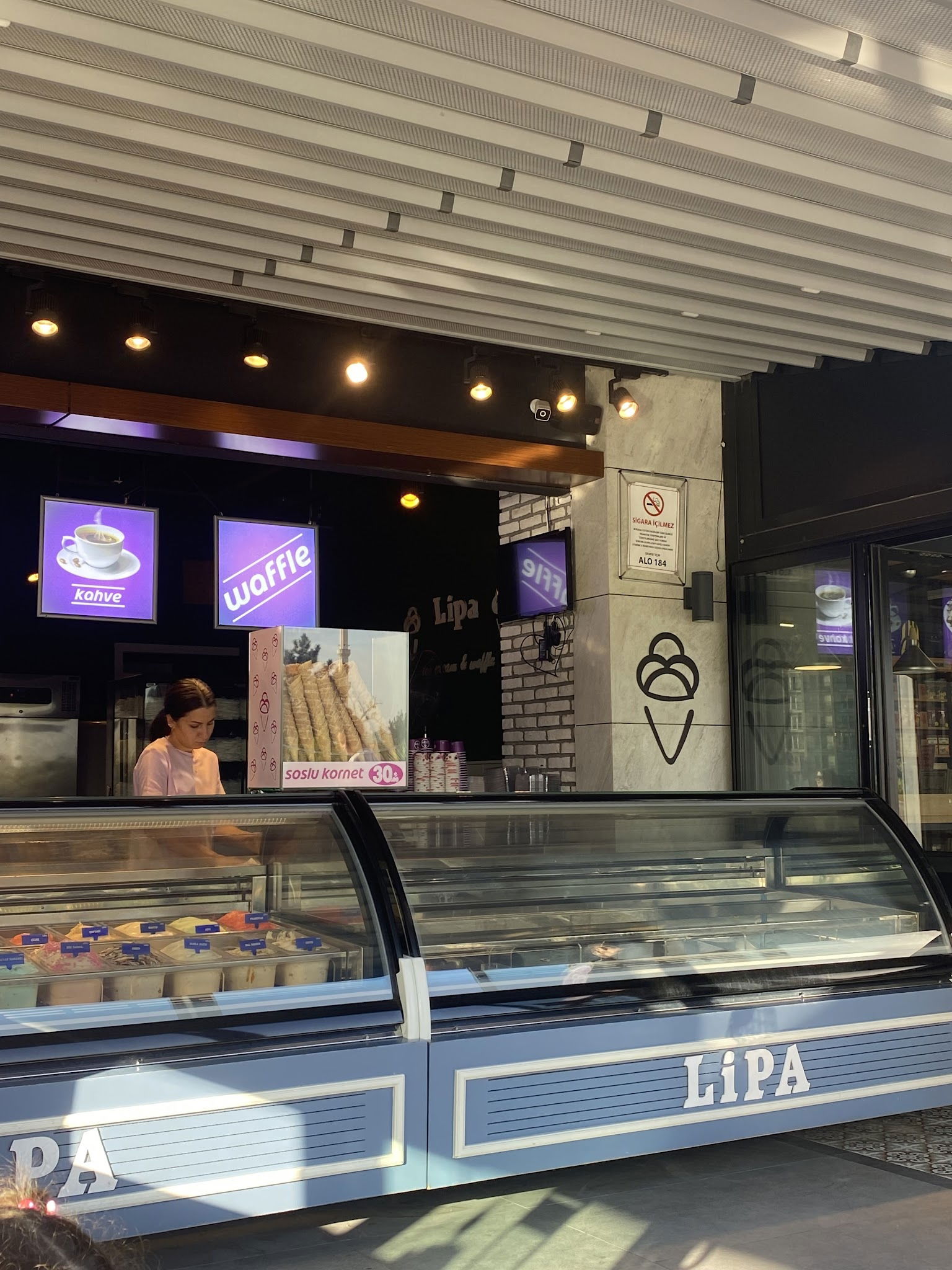 Lipa Dondurma Ve Cafe