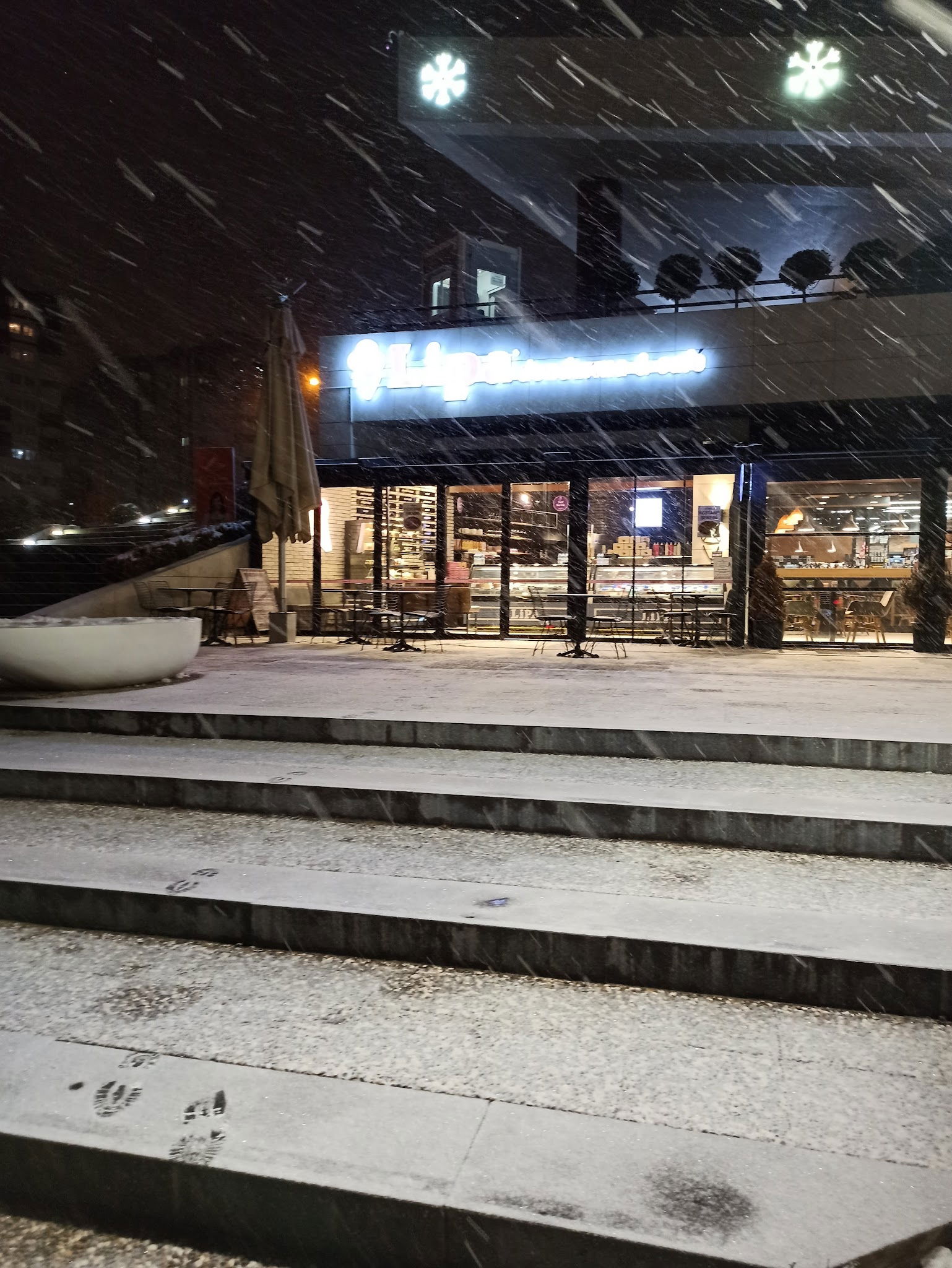 Lipa Dondurma Ve Cafe