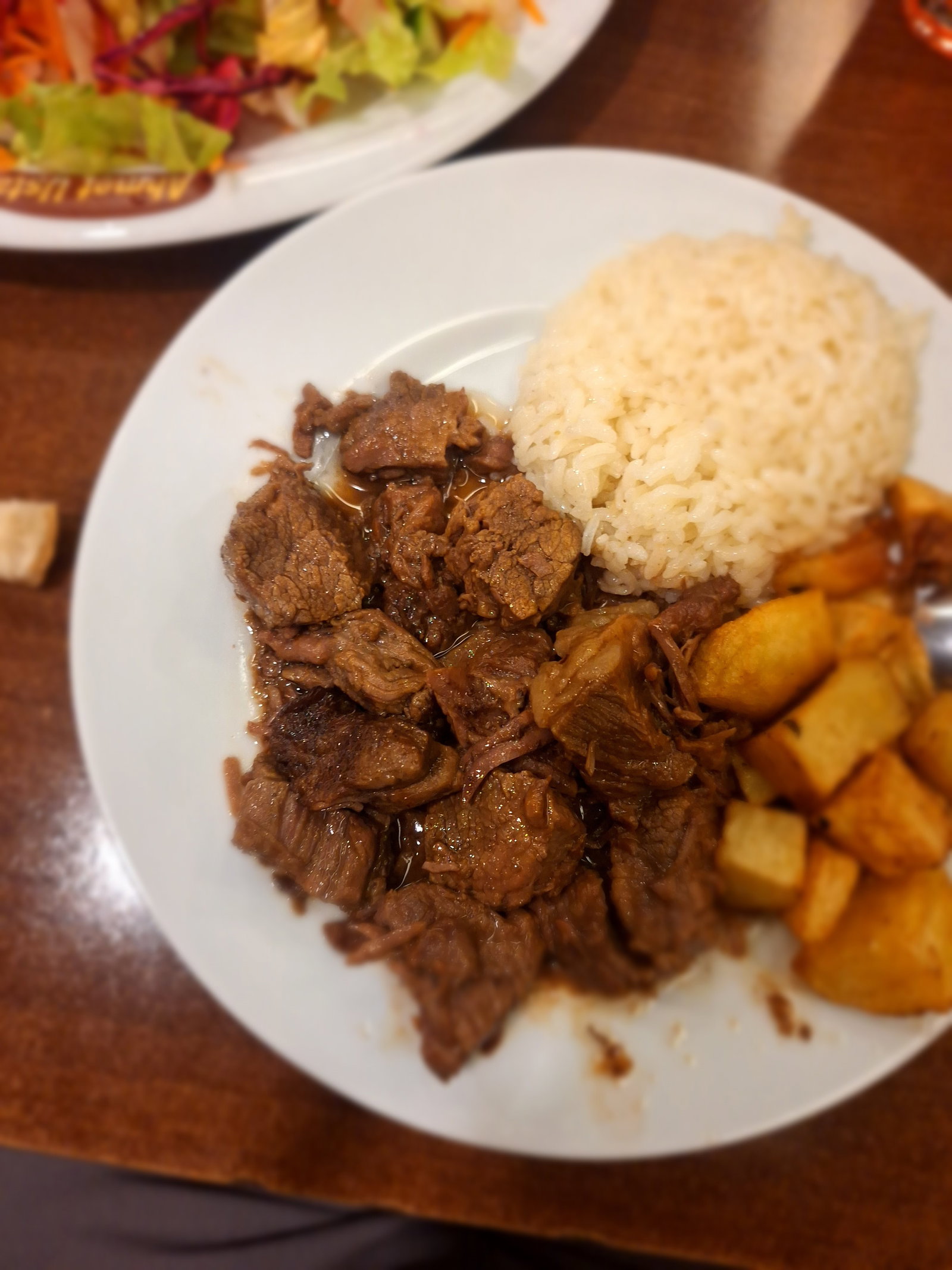 Ahmet Usta Kebap Salonu Kemerkaya Şubesi̇
