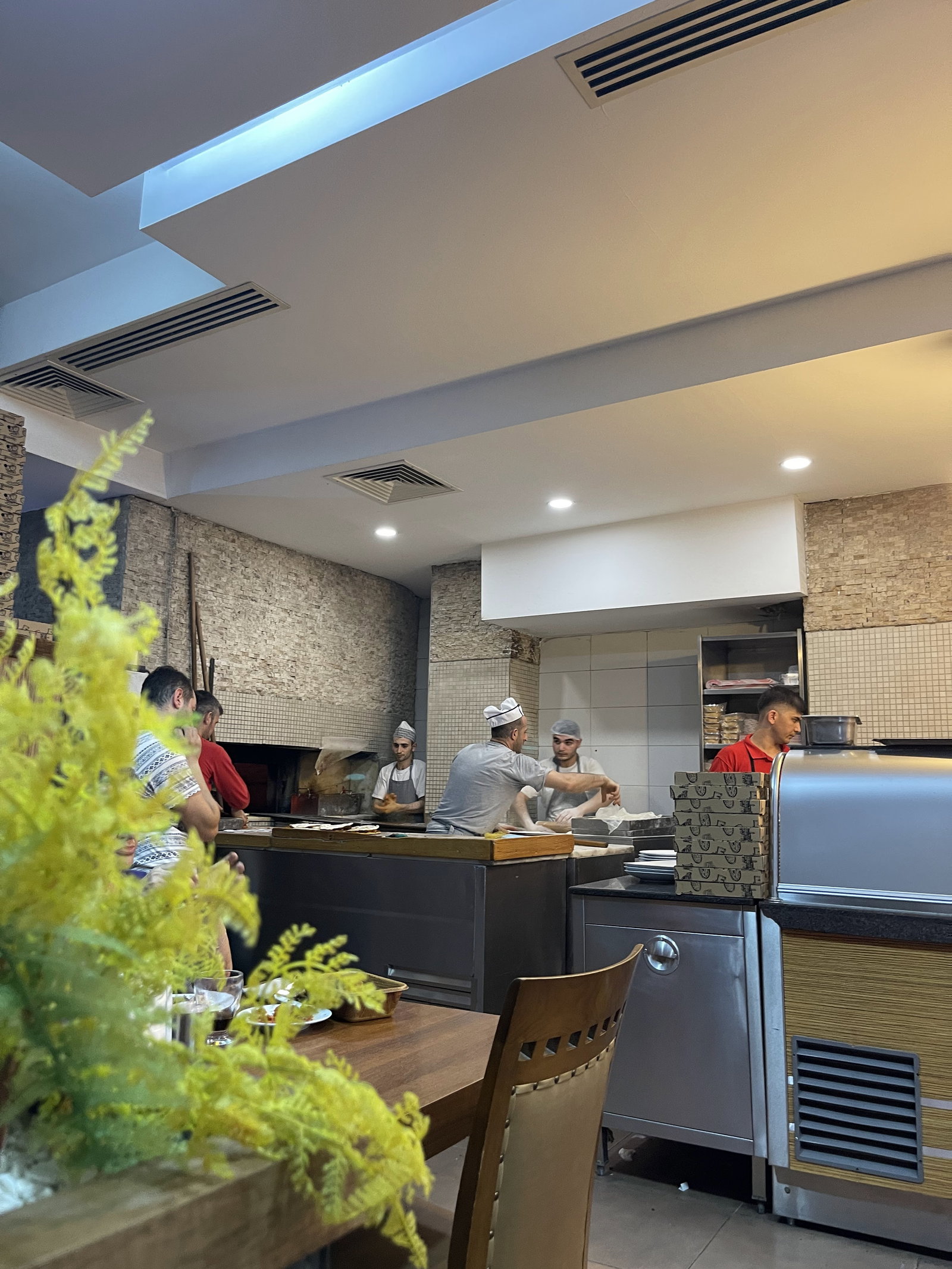 Ahmet Usta Kebap Salonu Kemerkaya Şubesi̇