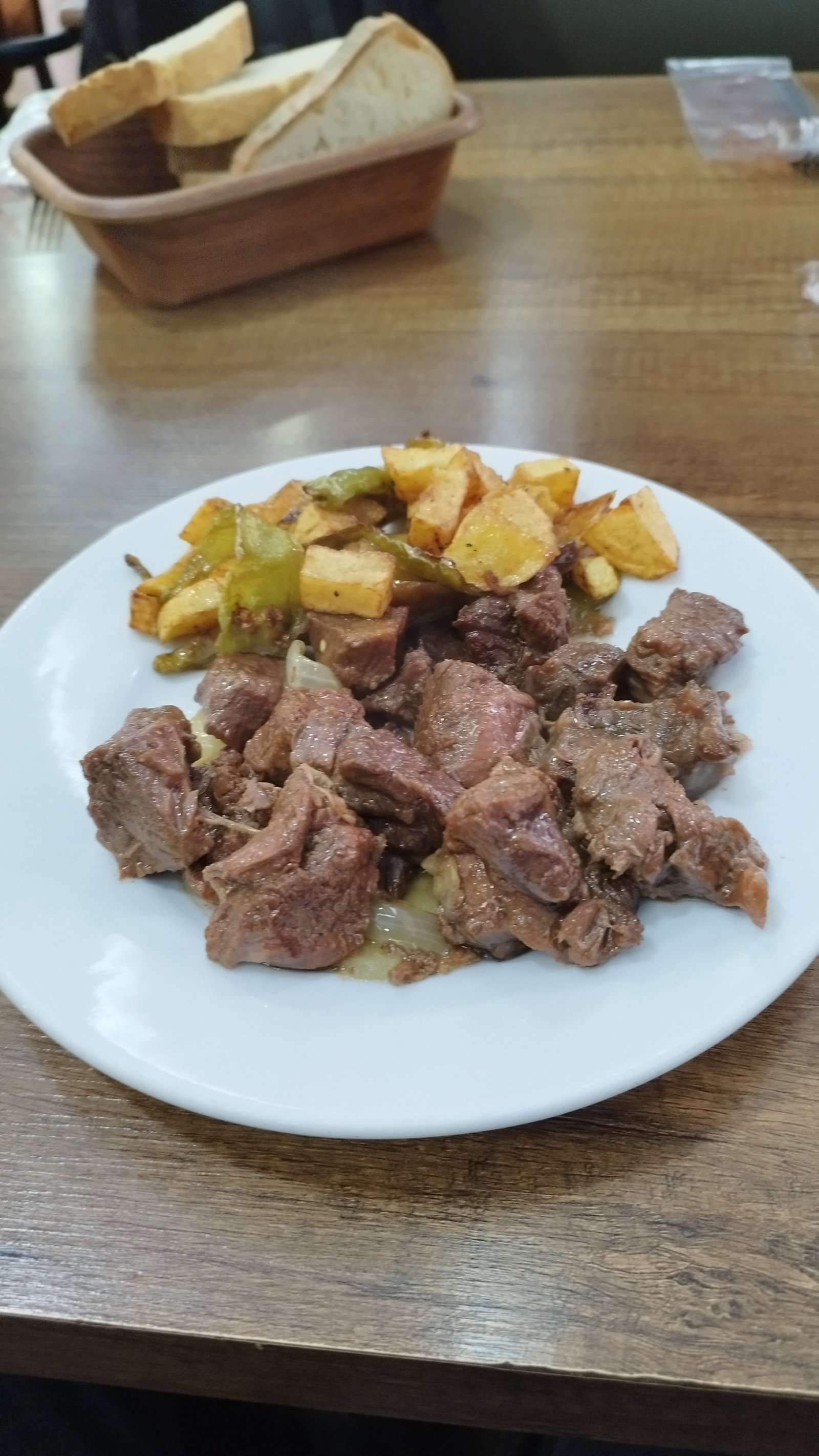 Ahmet Usta Kebap Salonu Kemerkaya Şubesi̇