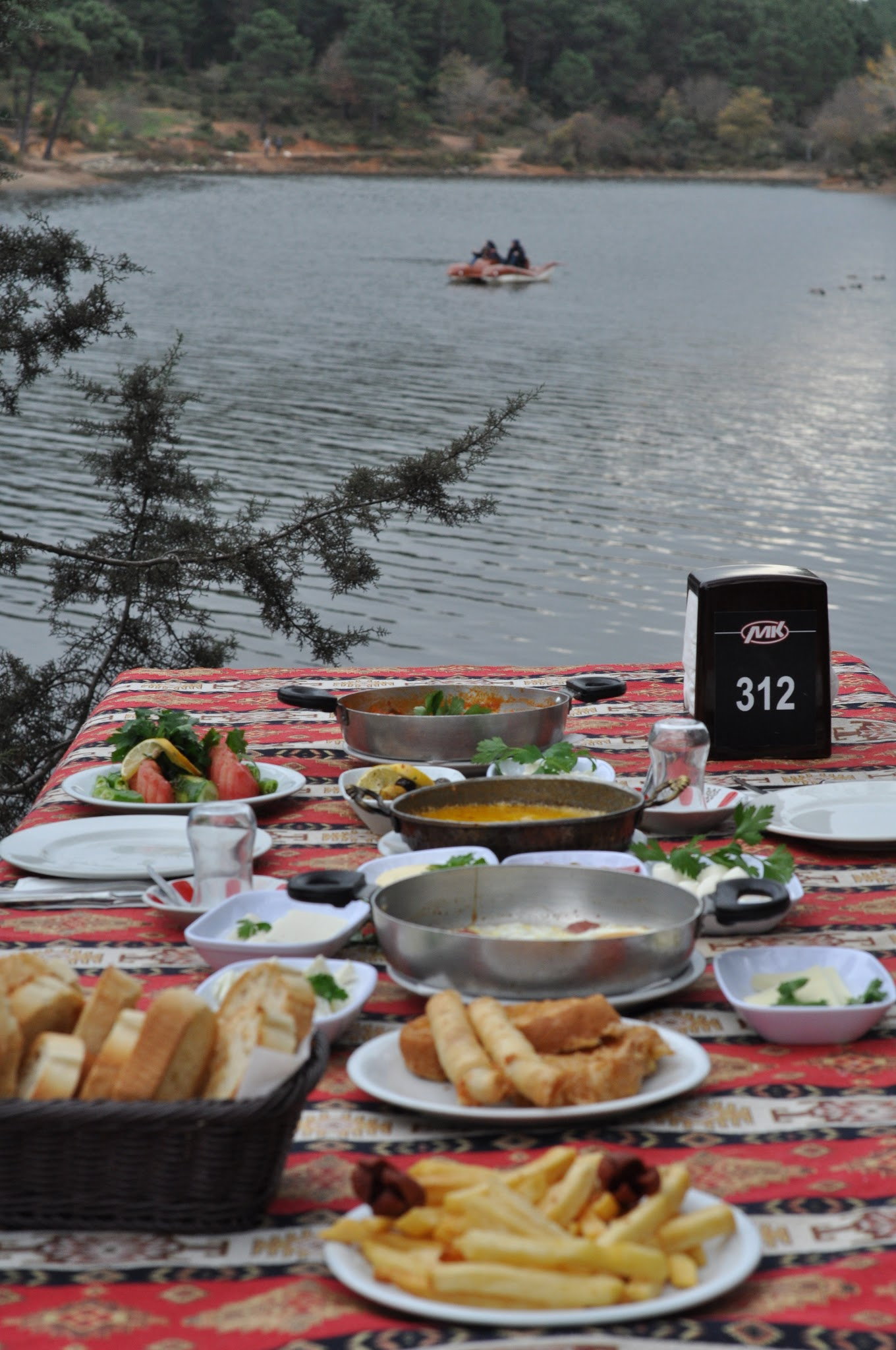 Aydos Orman Göl Kri̇stal