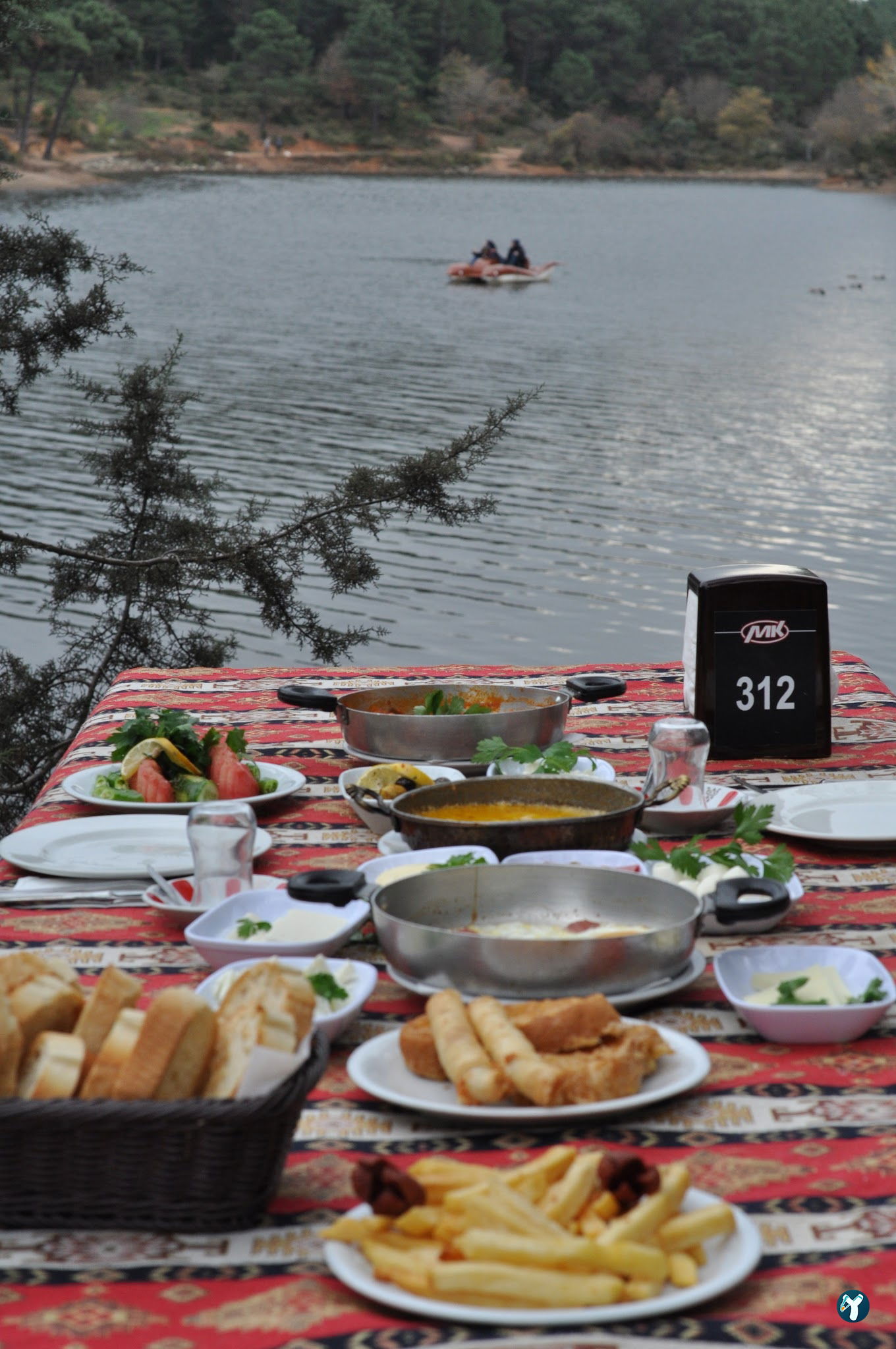 Aydos Orman Göl Kri̇stal