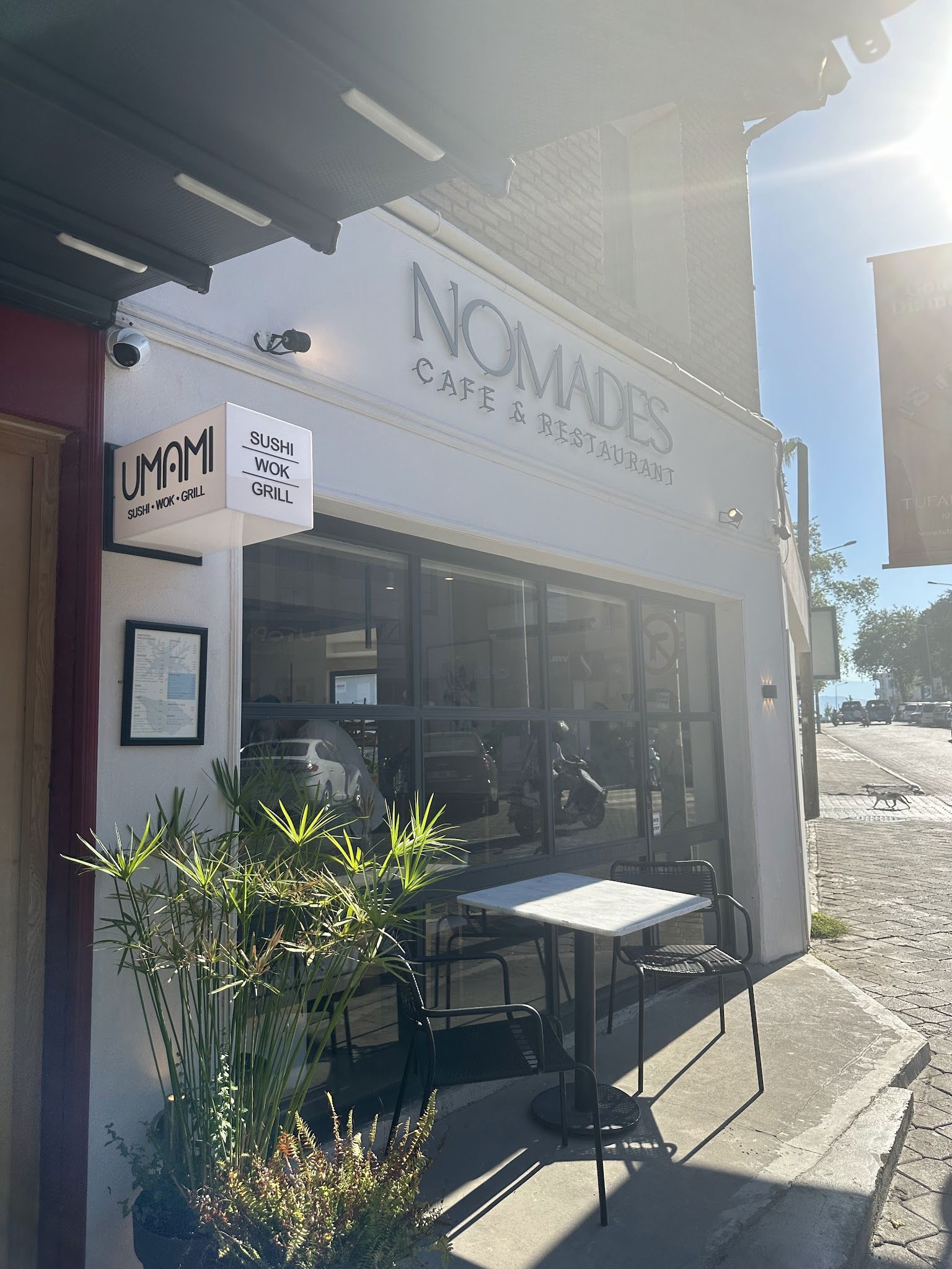 Nomades Cafe & Restaurant
