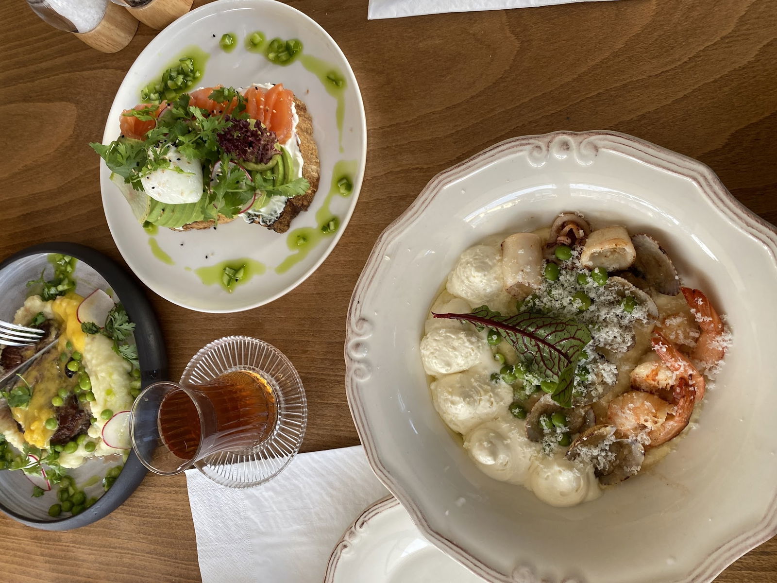 Nomades Cafe & Restaurant