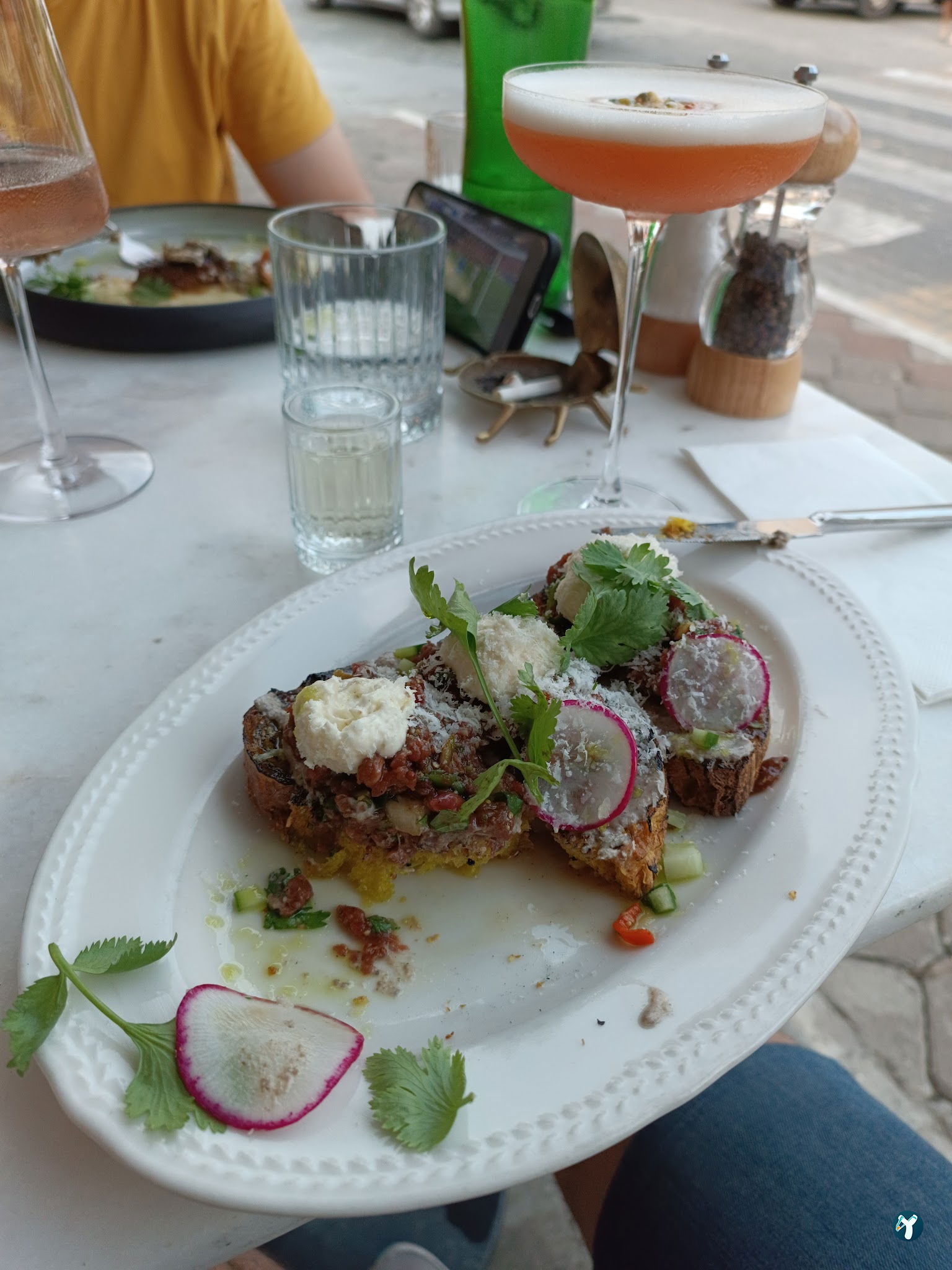 Nomades Cafe & Restaurant