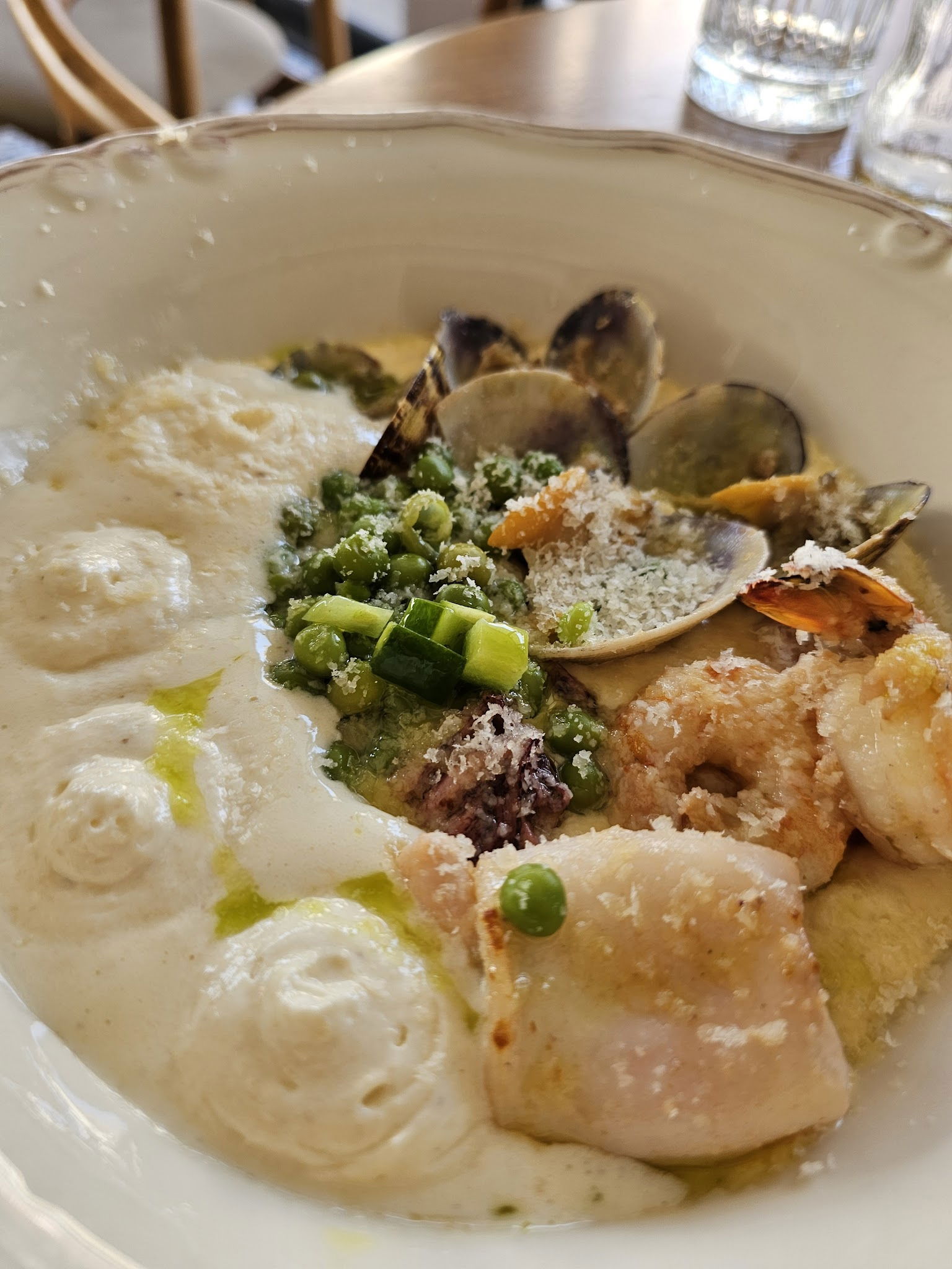 Nomades Cafe & Restaurant