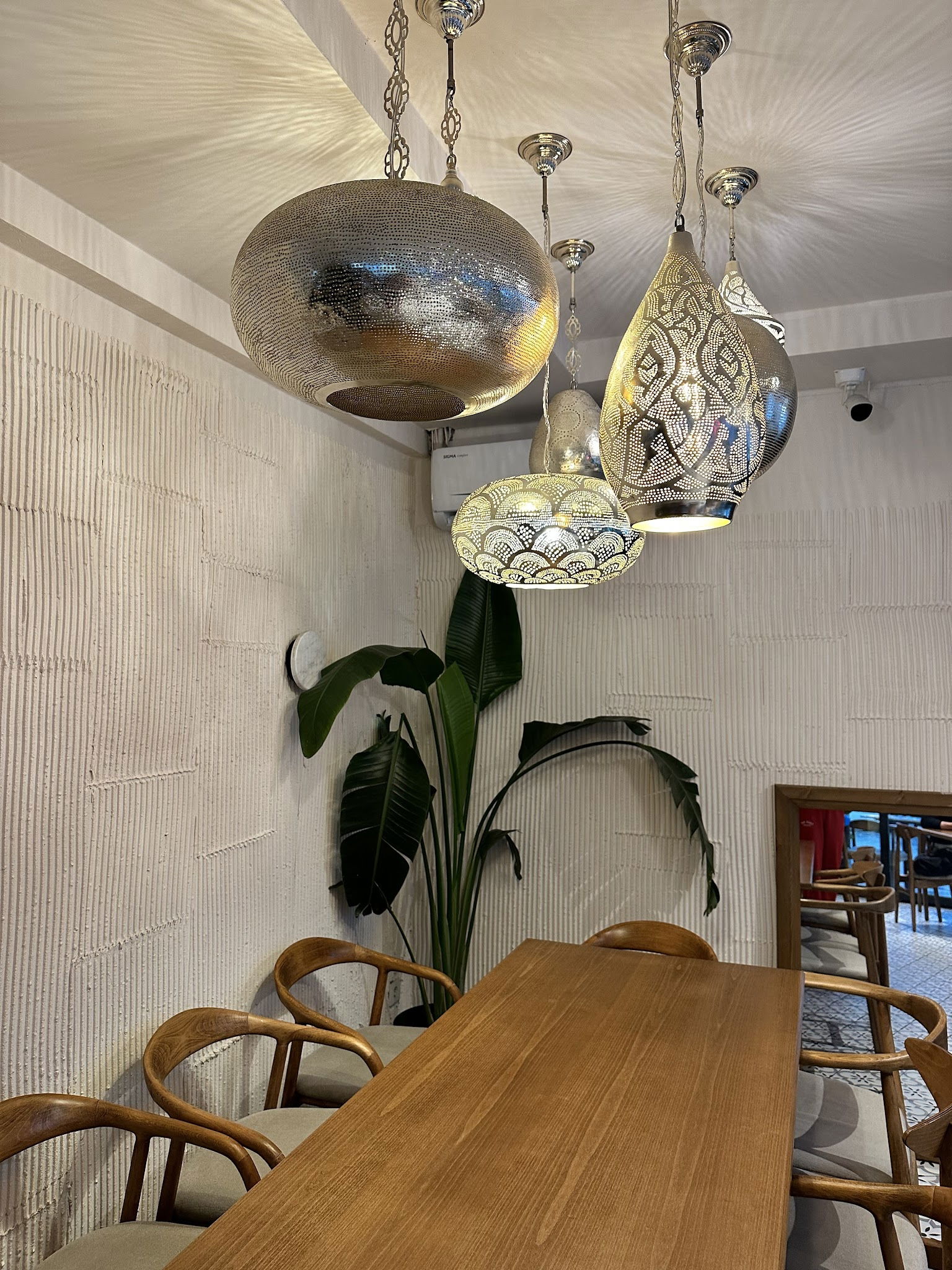 Nomades Cafe & Restaurant