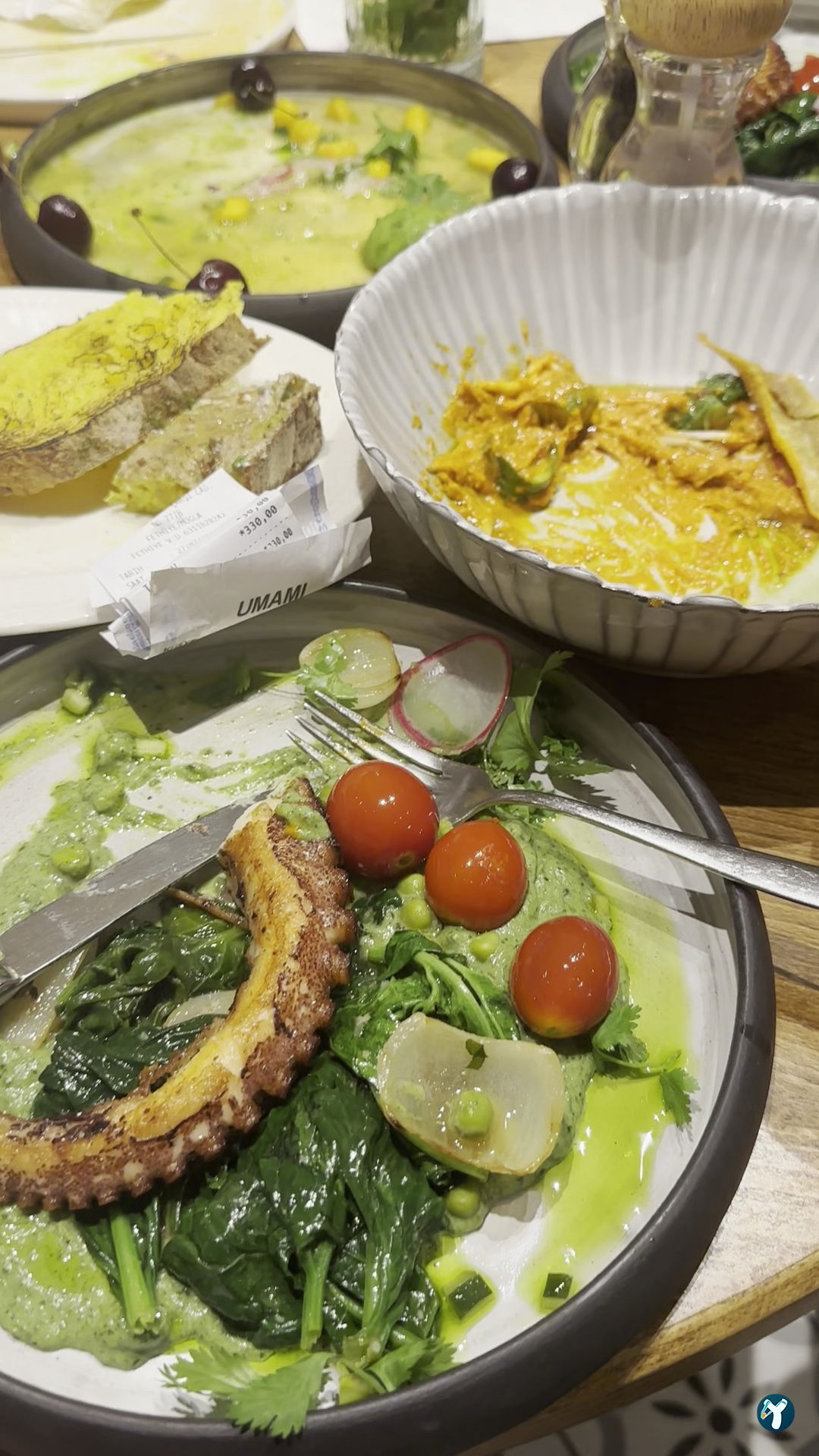 Nomades Cafe & Restaurant