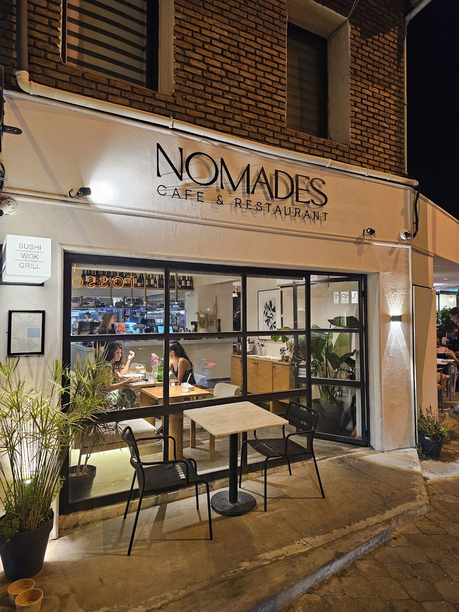 Nomades Cafe & Restaurant
