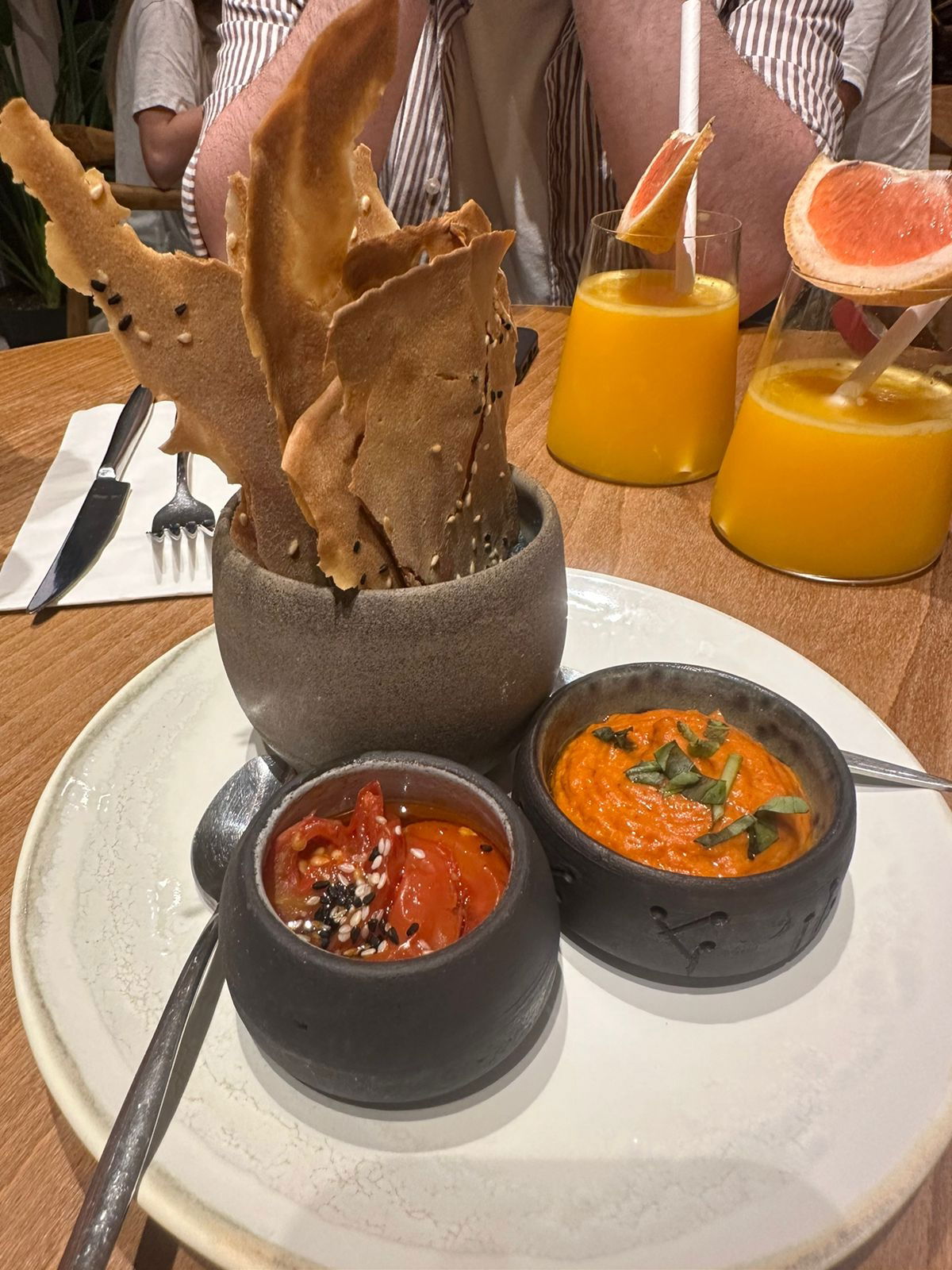 Nomades Cafe & Restaurant