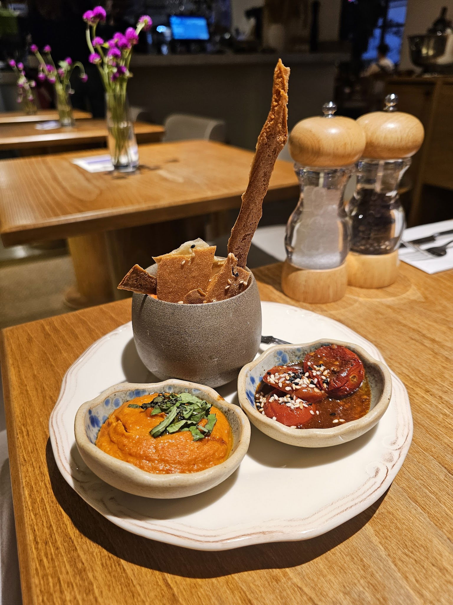 Nomades Cafe & Restaurant