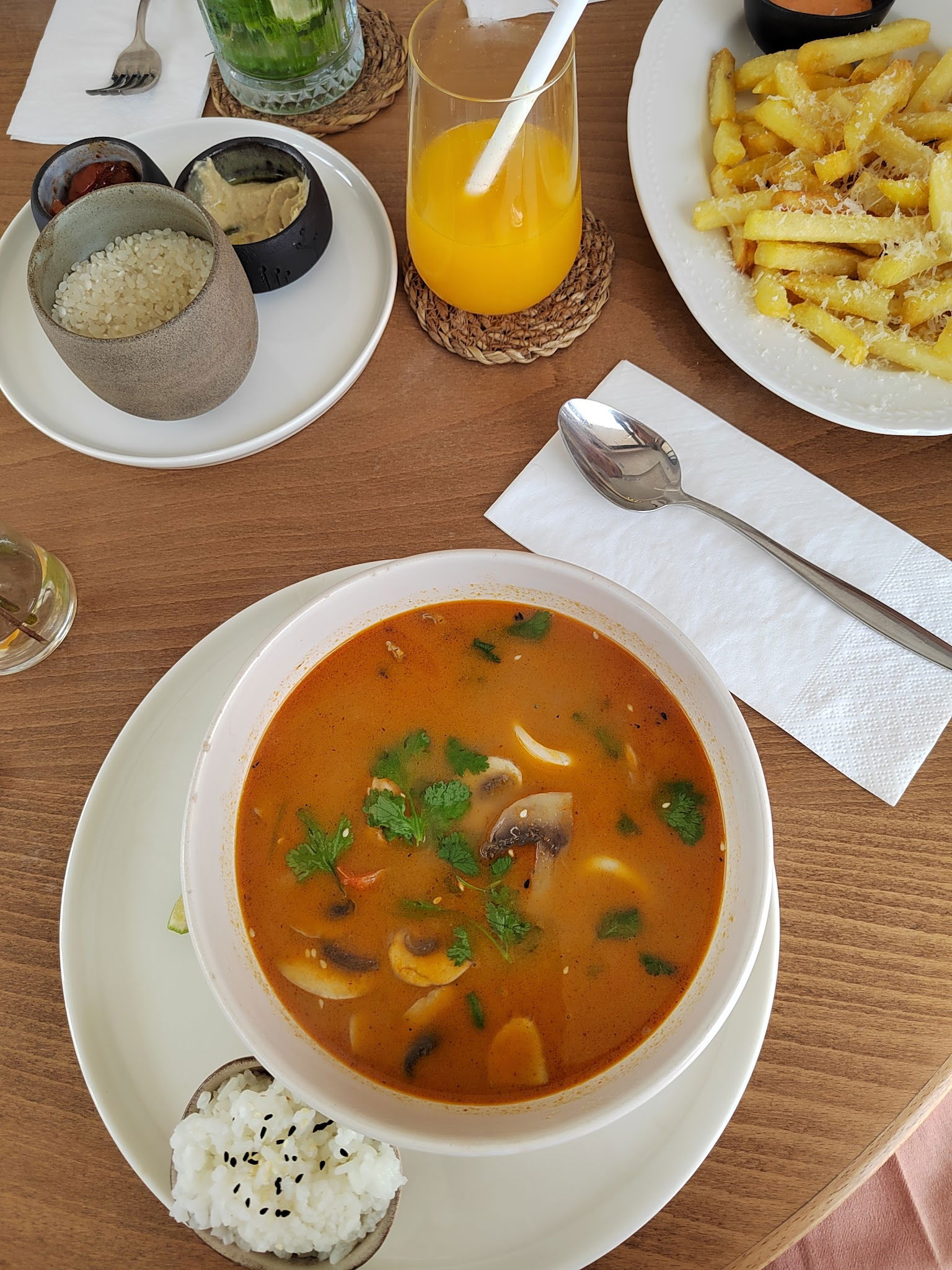 Nomades Cafe & Restaurant