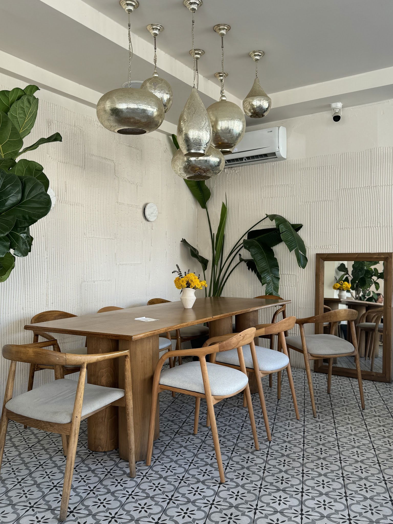 Nomades Cafe & Restaurant