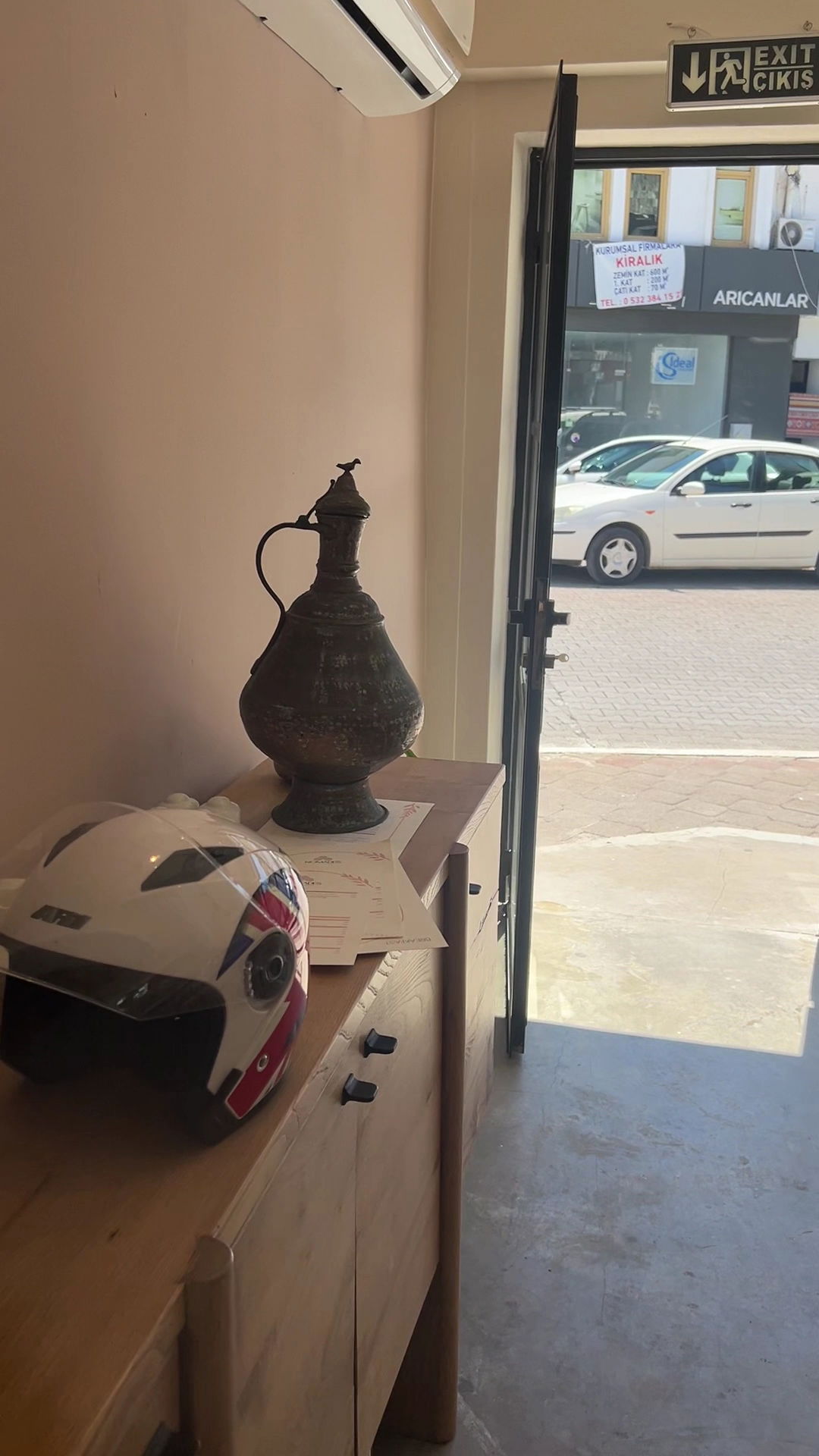 Nomades Cafe & Restaurant