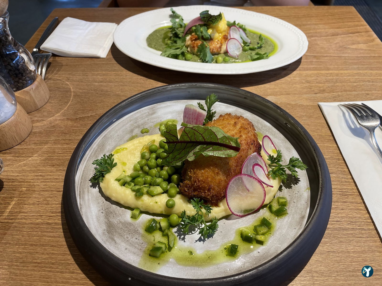 Nomades Cafe & Restaurant
