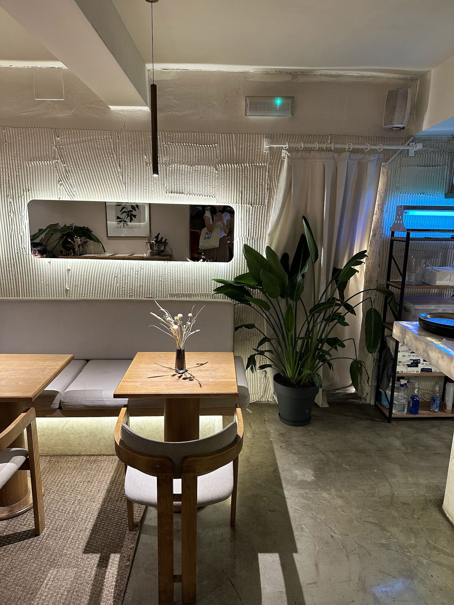 Nomades Cafe & Restaurant