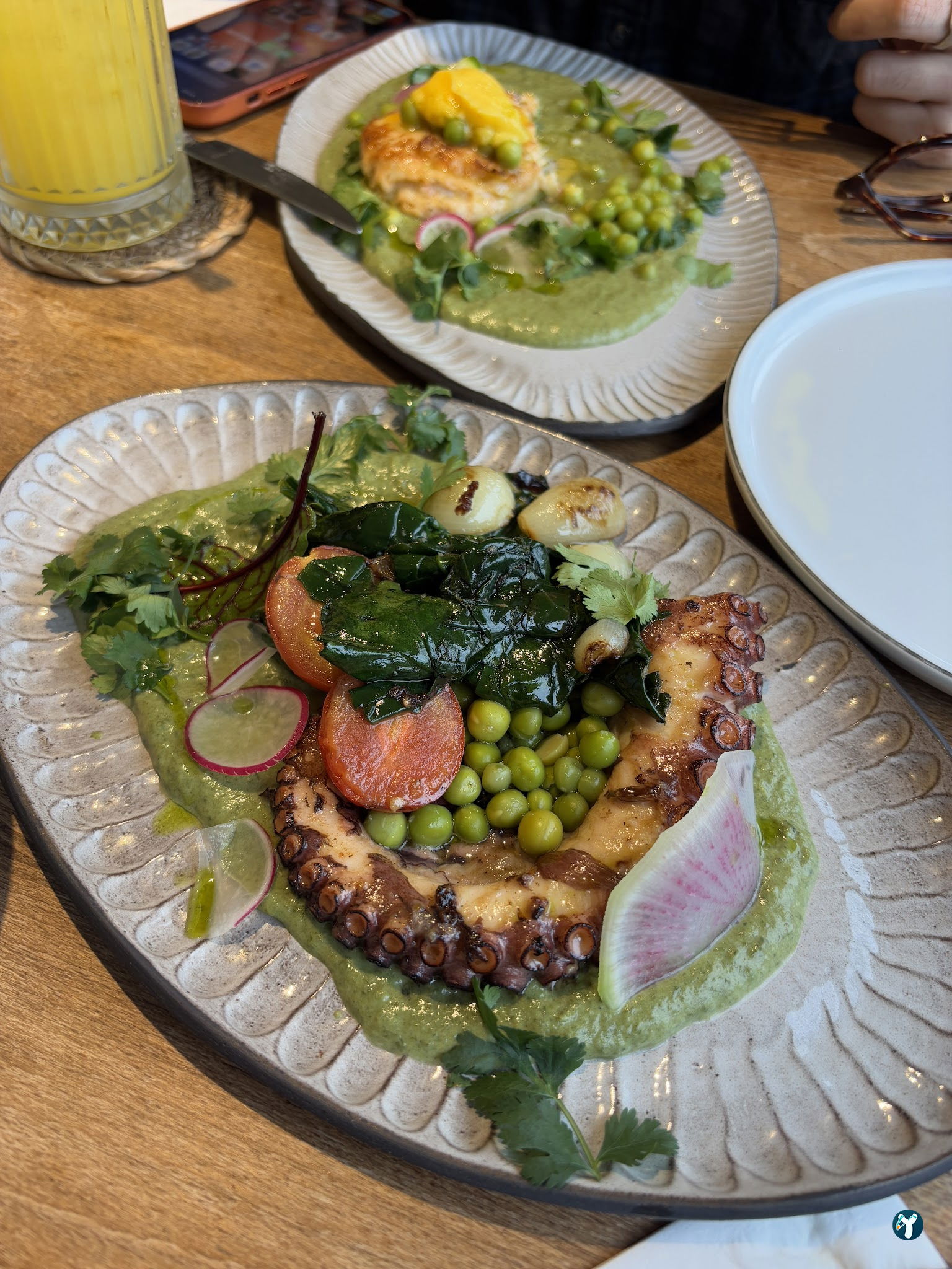 Nomades Cafe & Restaurant