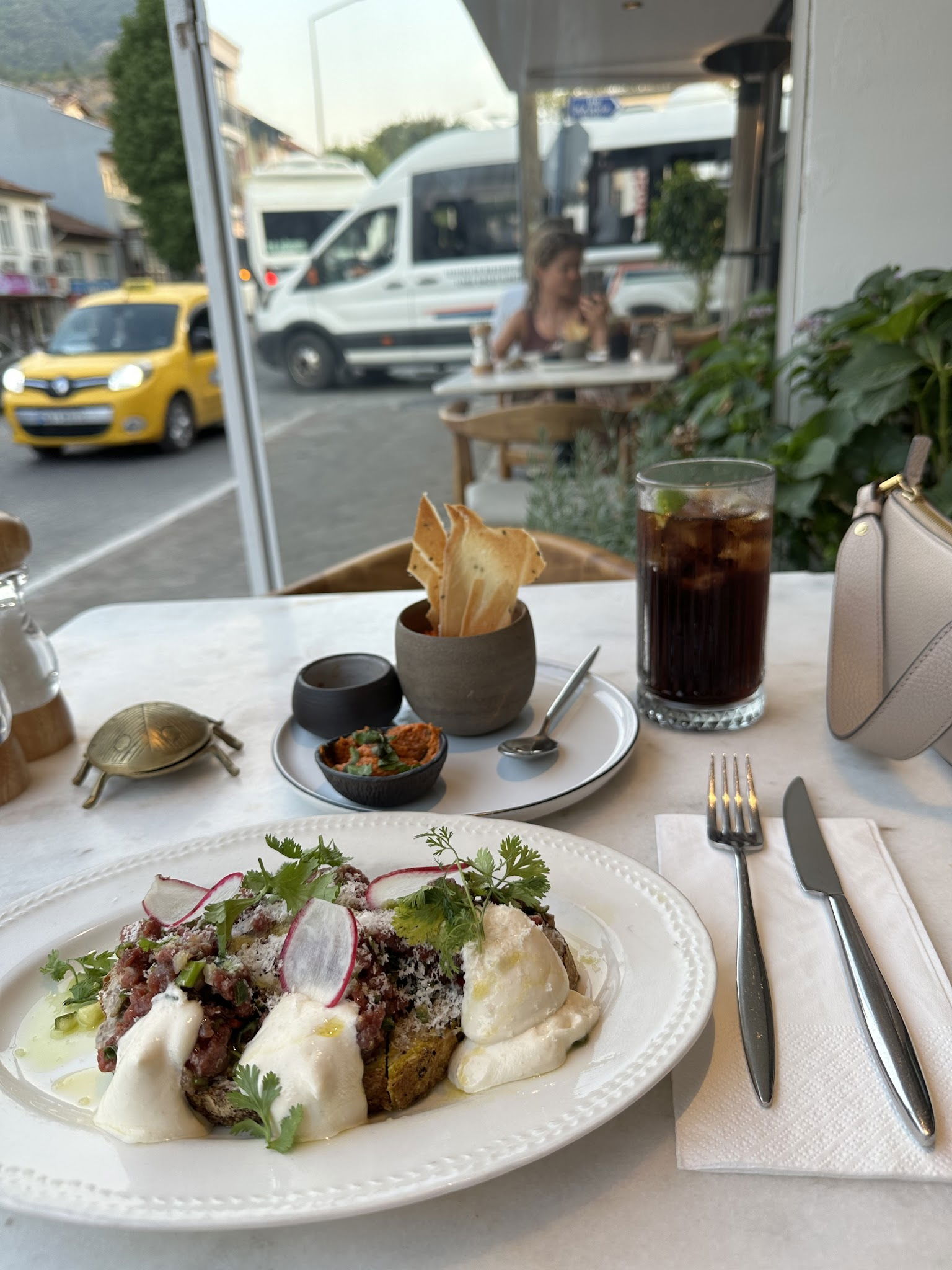 Nomades Cafe & Restaurant