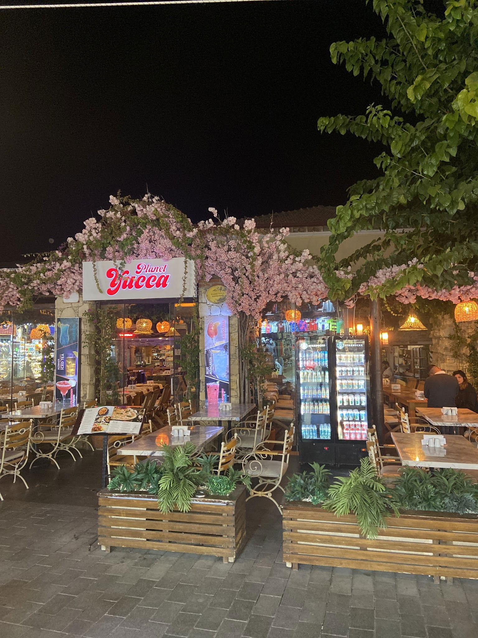 Planet Yucca Live "Entertainment & Dining"