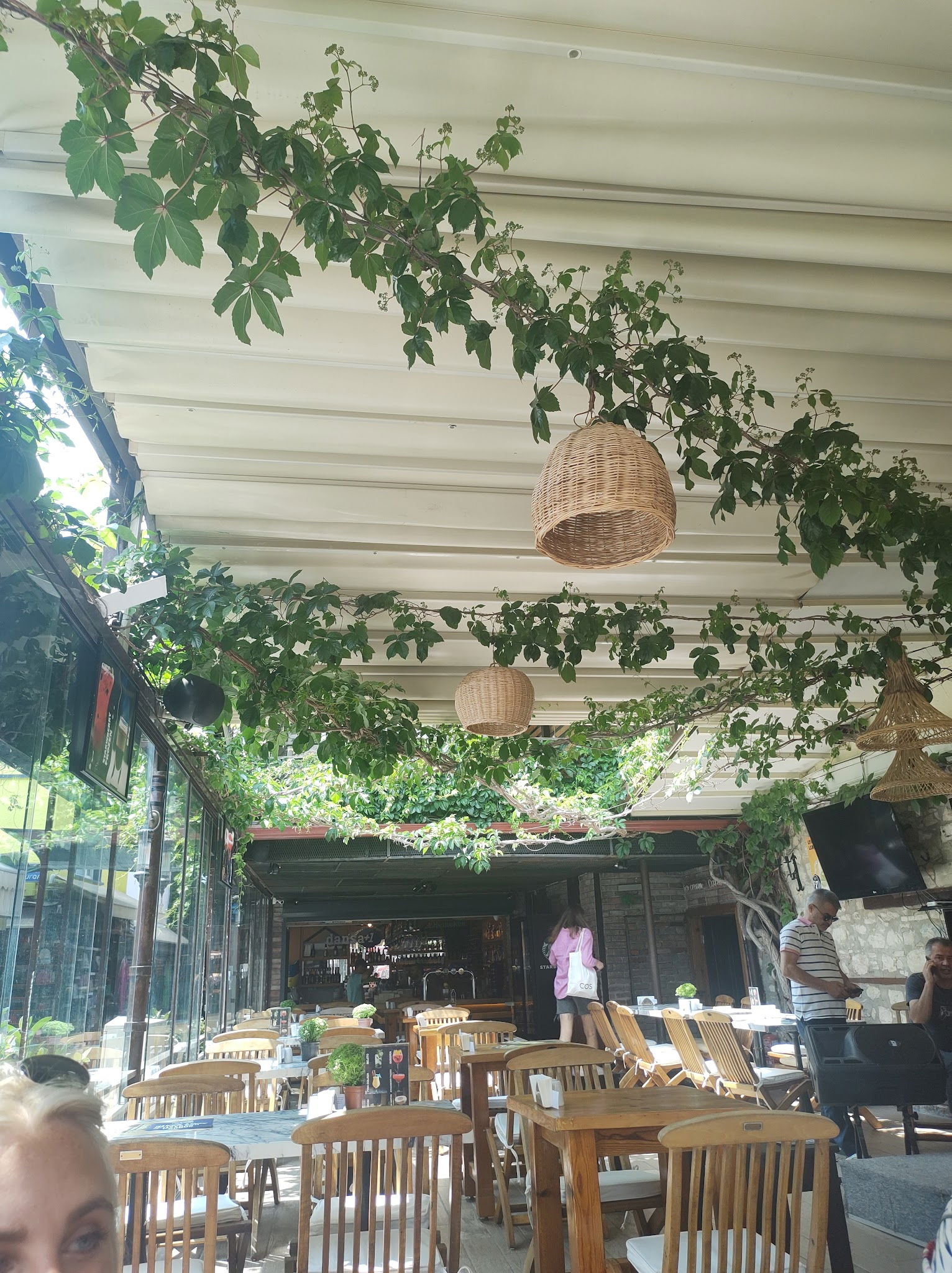 Planet Yucca Live "Entertainment & Dining"