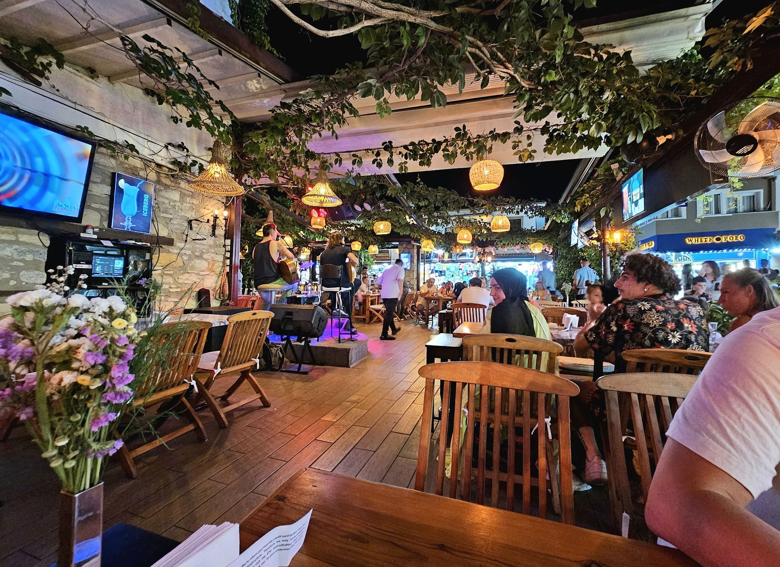 Planet Yucca Live "Entertainment & Dining"