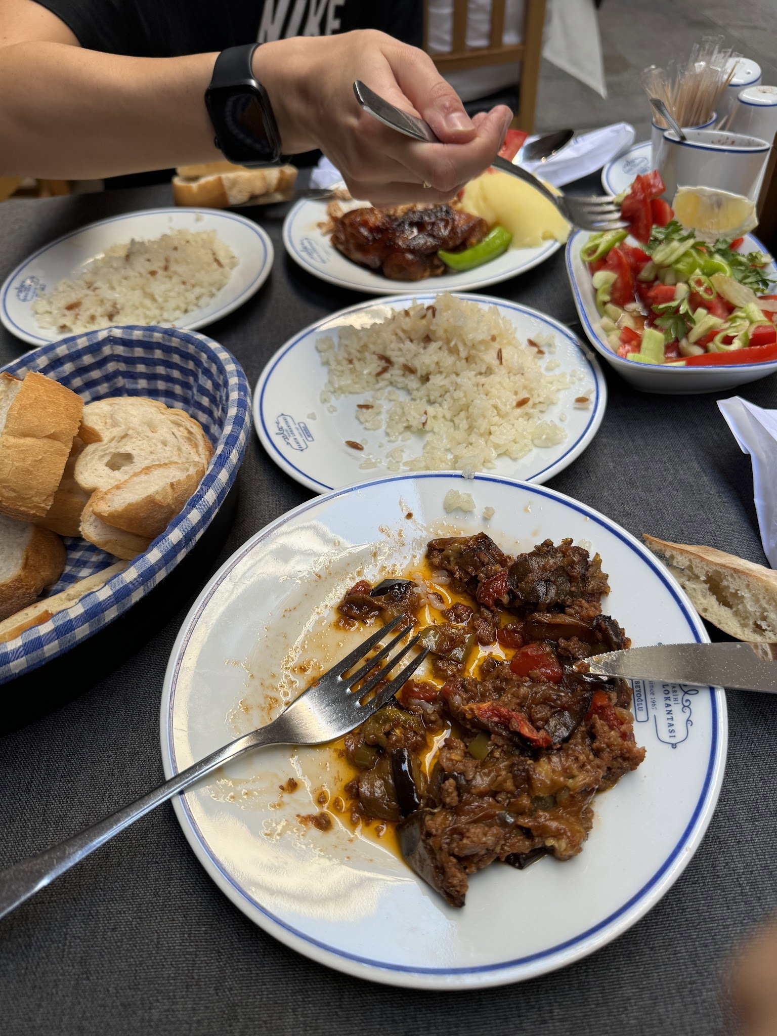 Tarihi Şahin Lokantası