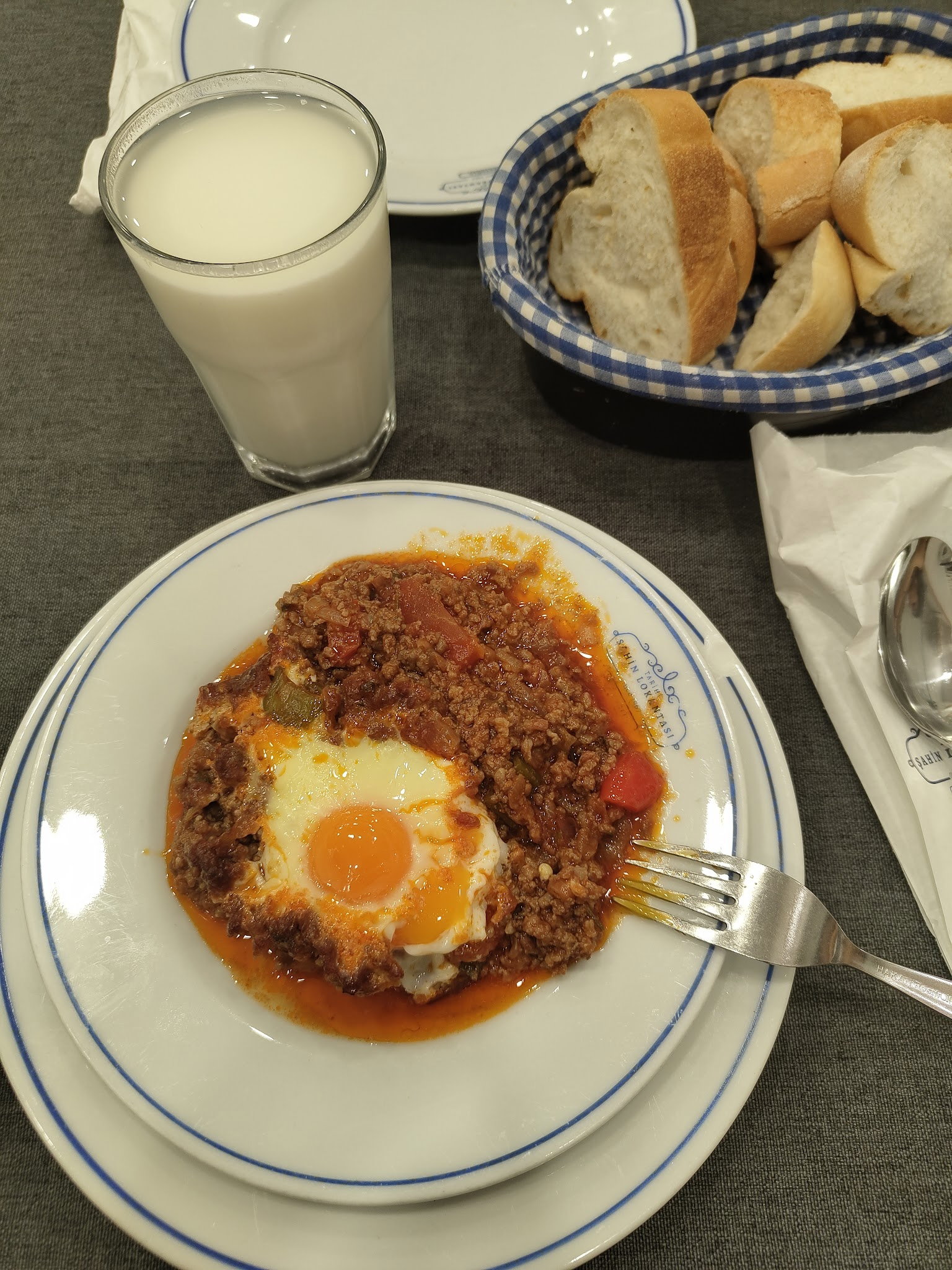 Tarihi Şahin Lokantası