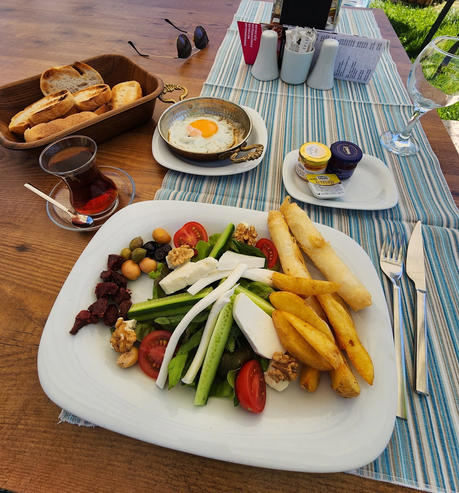 Adem Cafe Bistro