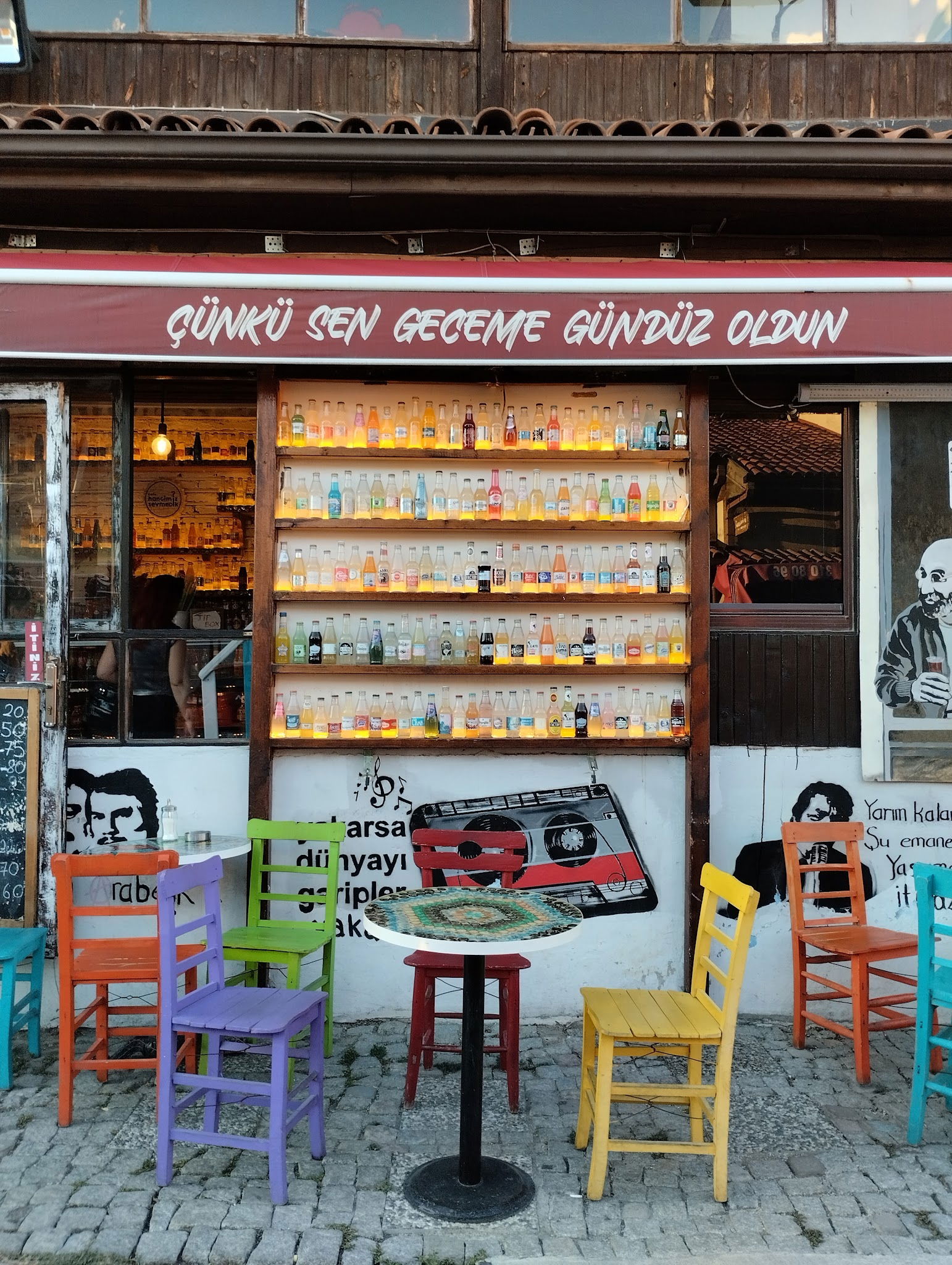 Hangimiz Sevmedik Cafe