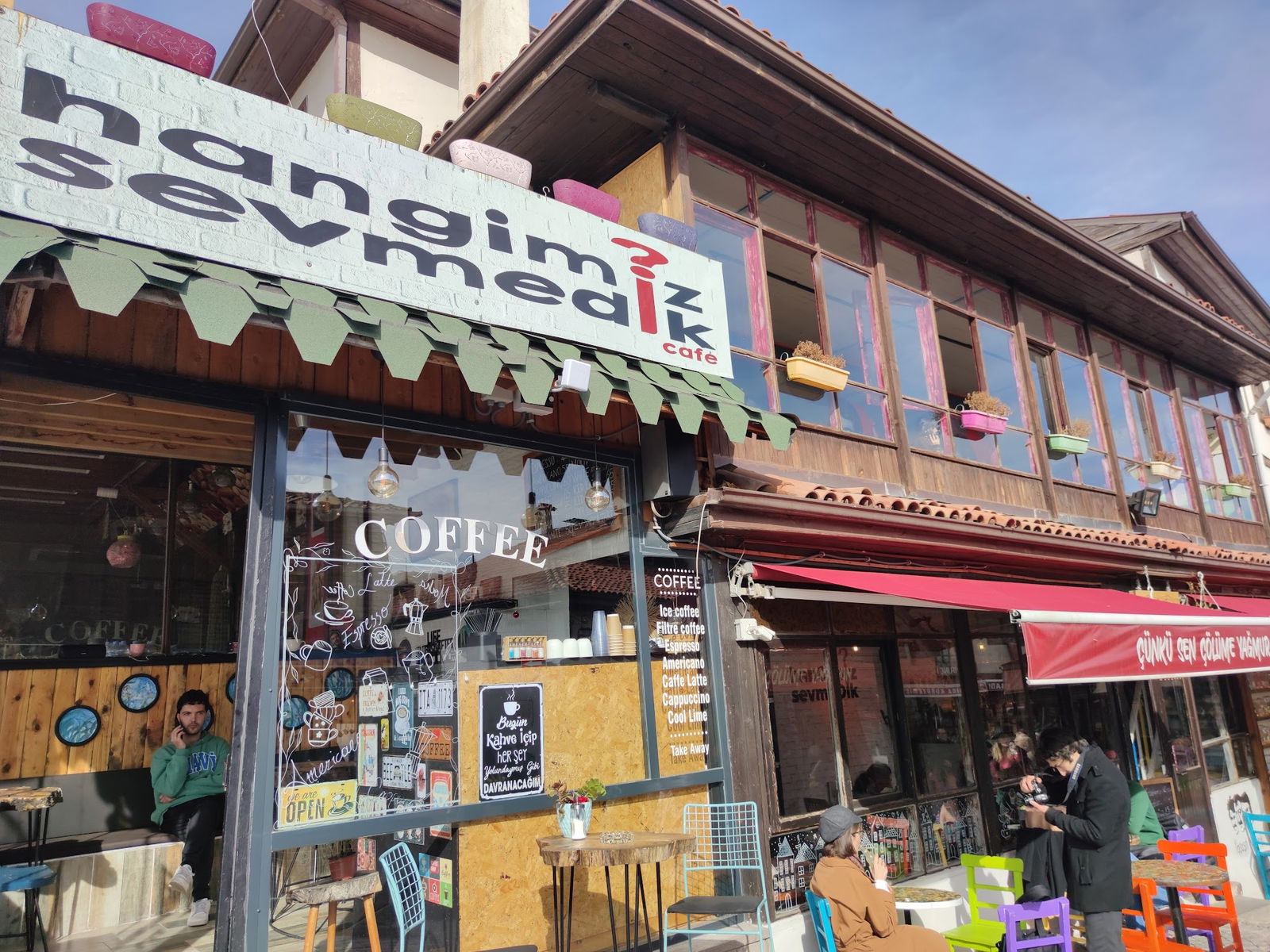 Hangimiz Sevmedik Cafe